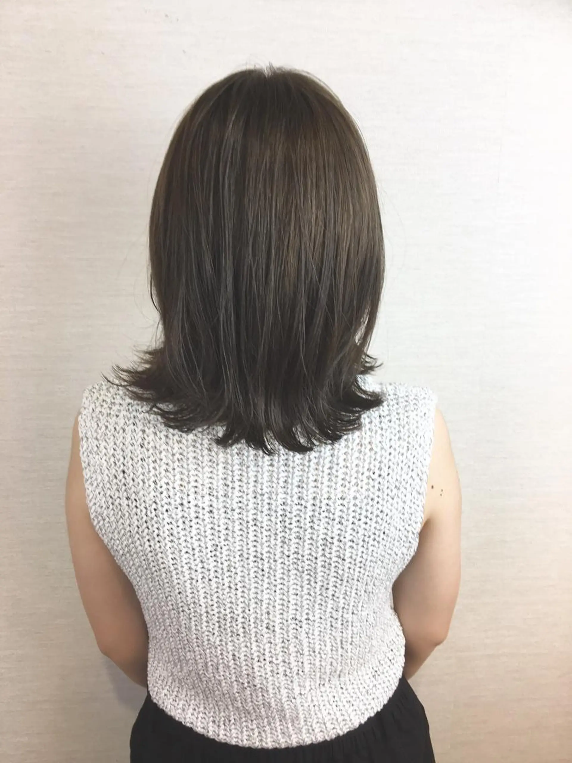 ミディアム ブリーチなしダブル/ レイヤーカット 小棹のヘアスタイル