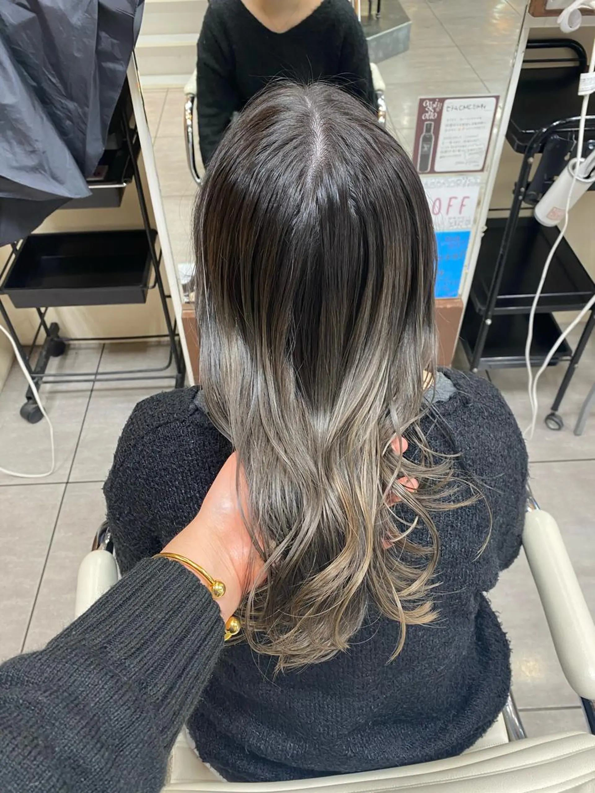 セミロング カラー ヘアアレンジ HAIRSALONLOOP所属・川上 麻梨阿のヘアスタイル