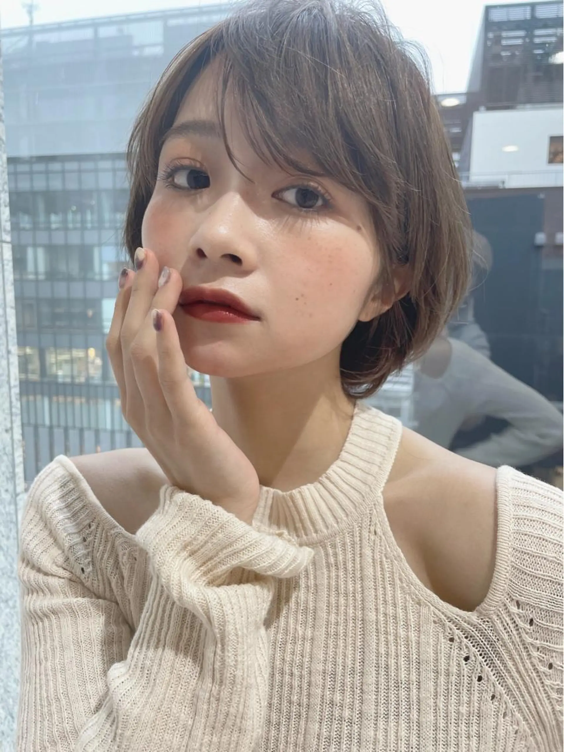 ショート カラー ブリーチ イヤリングカラー インナーカラー くせ毛 似合わせカット アンブレラカラー💫 フェイスフレーミングのヘアスタイル