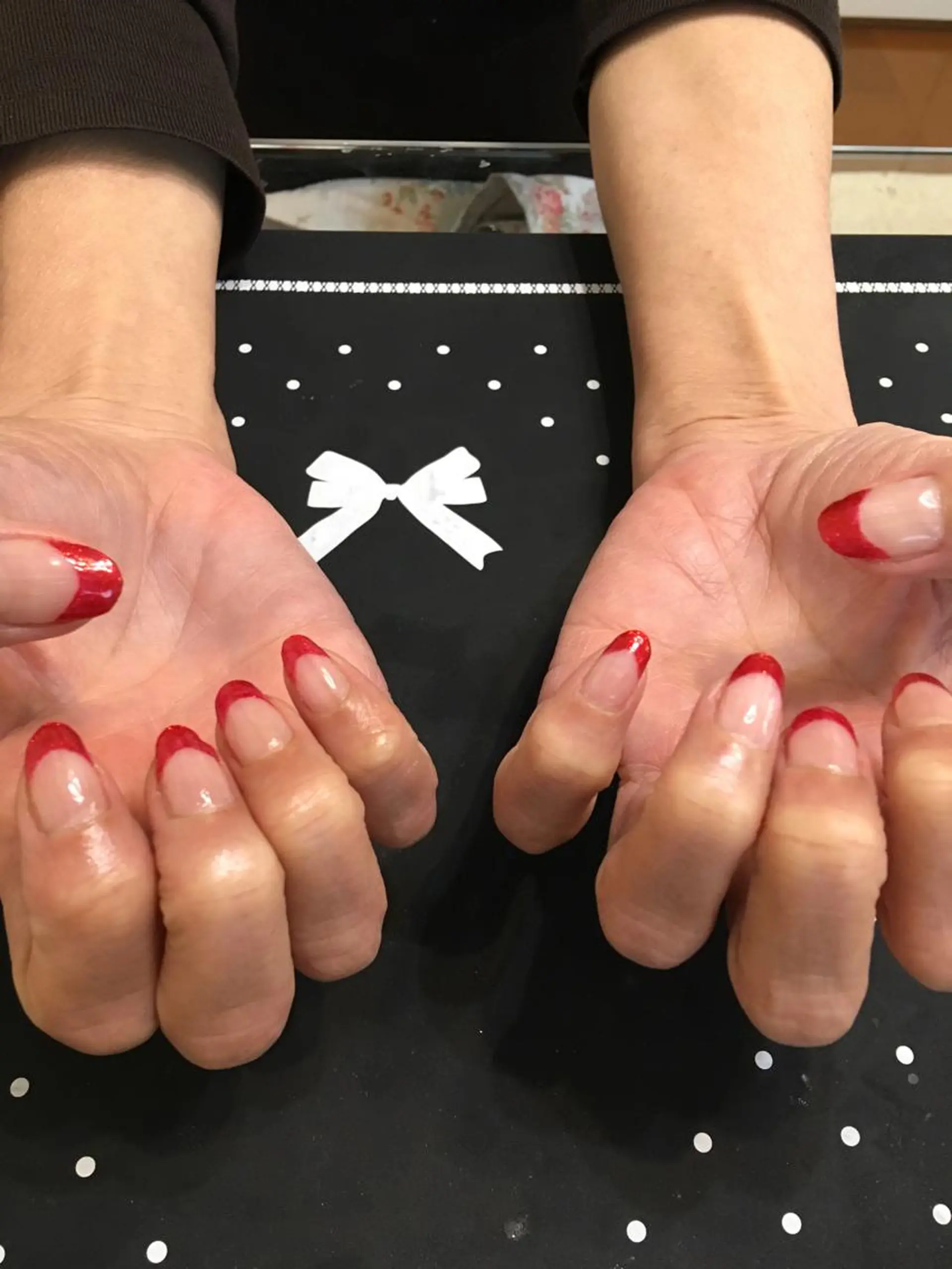 ネイル フレンチネイル ラメ(グリッター) 赤色 ハンドネイル 🌈KANÅKO 🌈のネイルデザイン