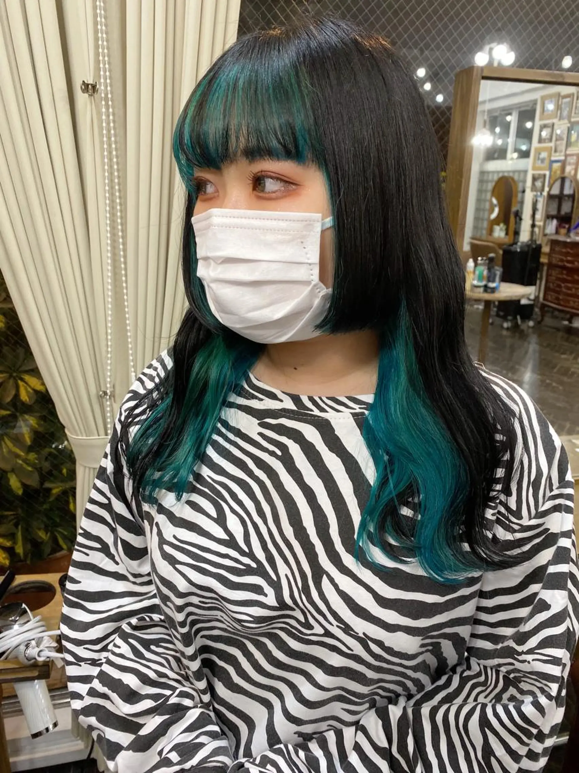 セミロング カラー ウルフカット ヘアカラー エクステ モモカ/ハイトーン /バレイヤージュのヘアスタイル