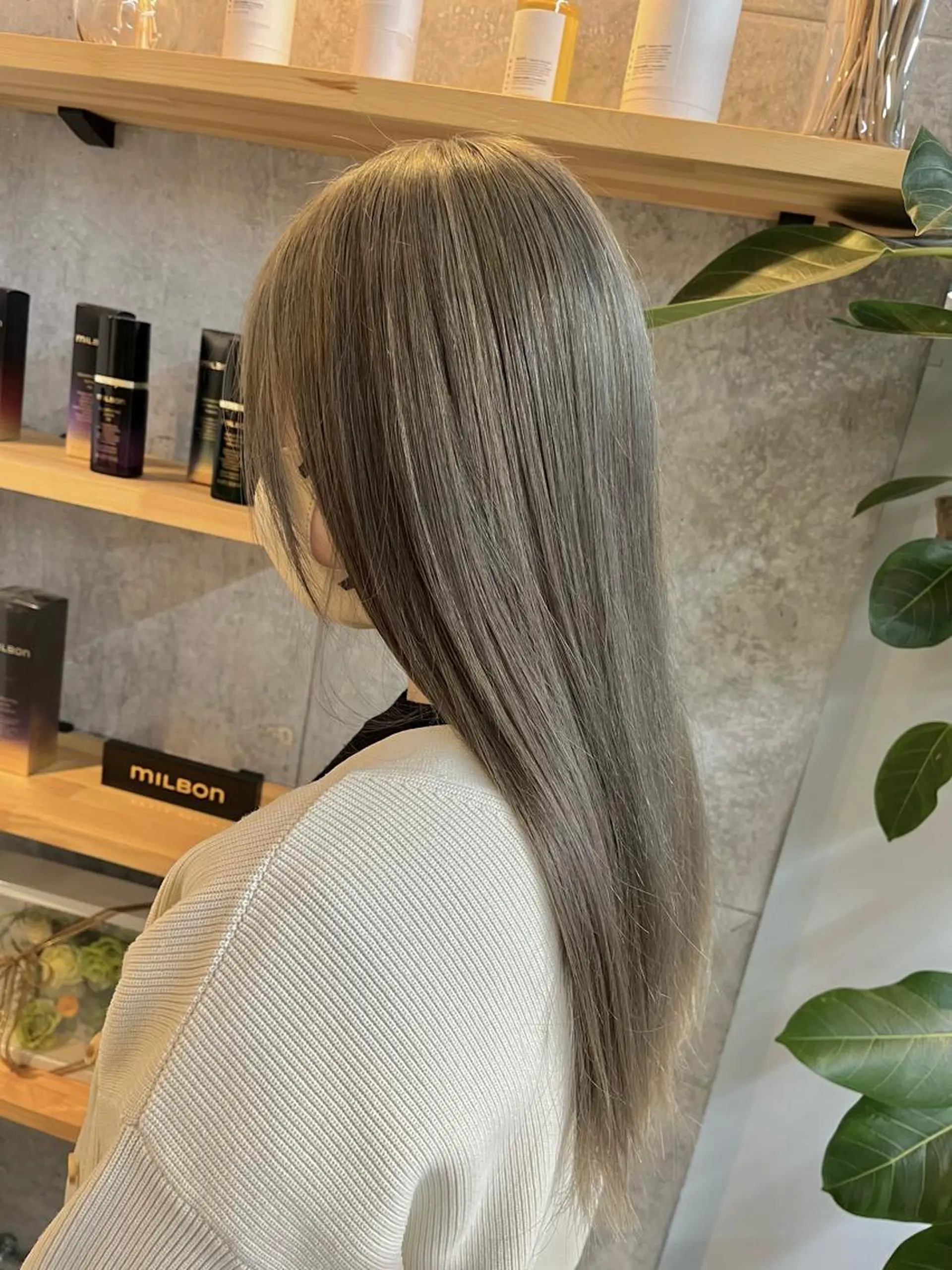 ロング カラー ブリーチ ケアブリーチ ダブルカラー イヤリングカラー ハイライトカラー ハイトーンカラ ー/小川のヘアスタイル