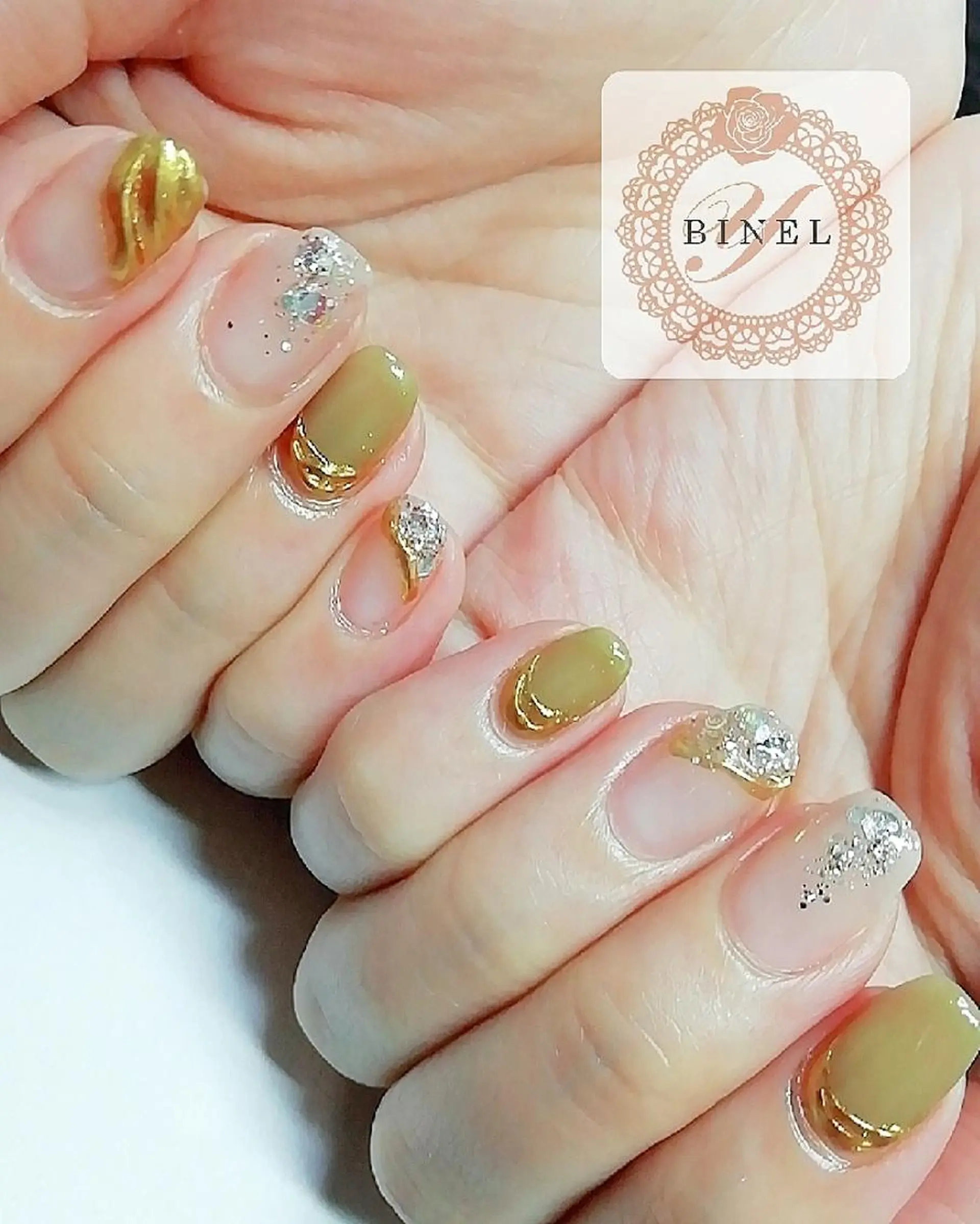 ネイル ラメ(グリッター) ミラーネイル 持ち込み ニュアンスネイル ピスタチオネイル ハンドネイル Nail Salon Y.BINELのネイルデザイン