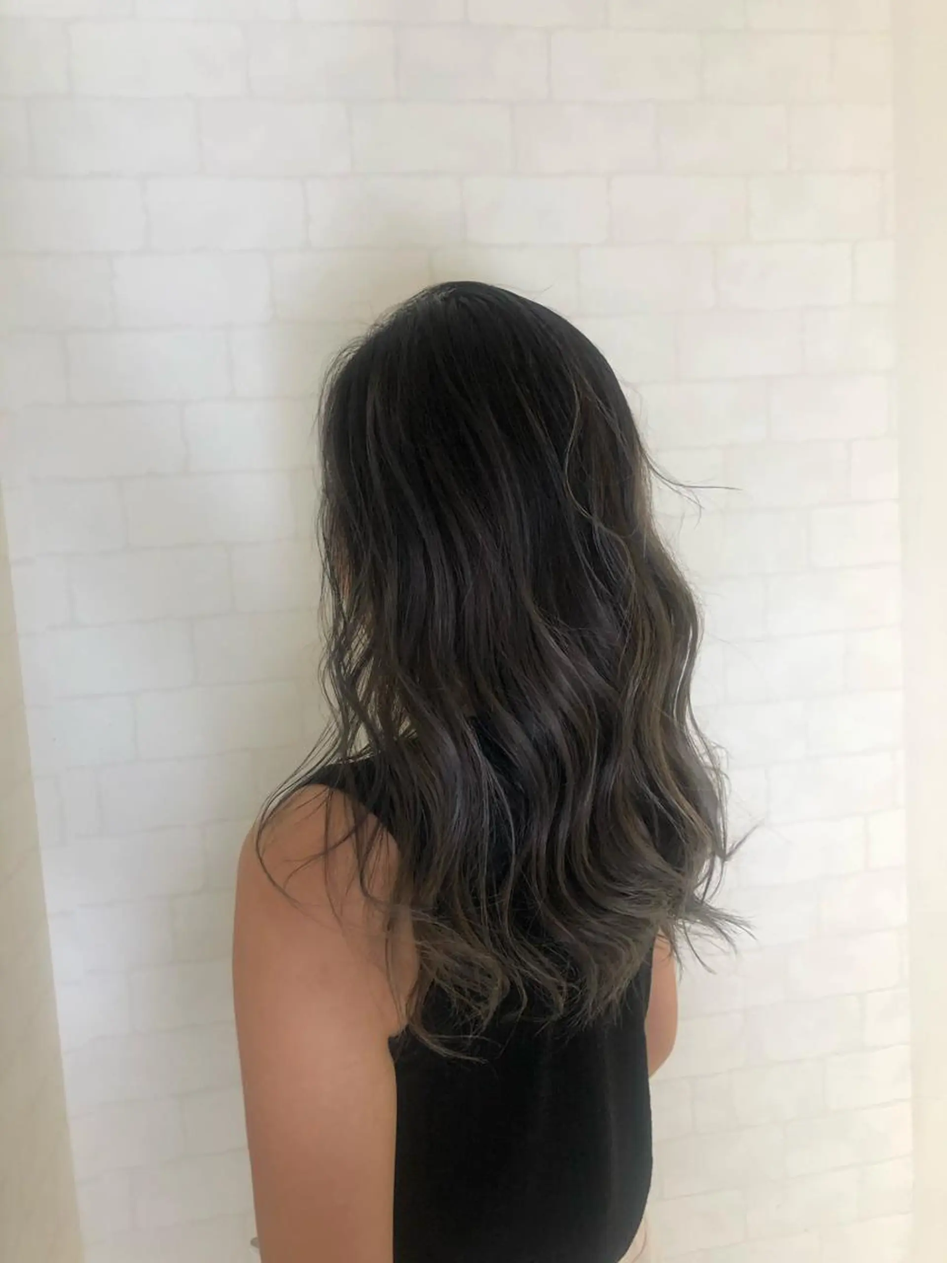 セミロング カラー バレイヤージュ レイヤーカット Lore Airl所属・畑山 紗耶佳のヘアスタイル