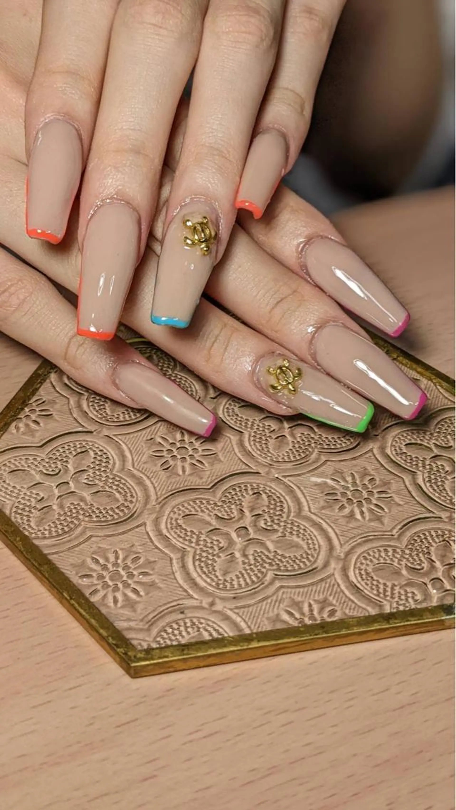 ネイル ハンドネイル ハンドケア フラワー ムーンのネイルデザイン