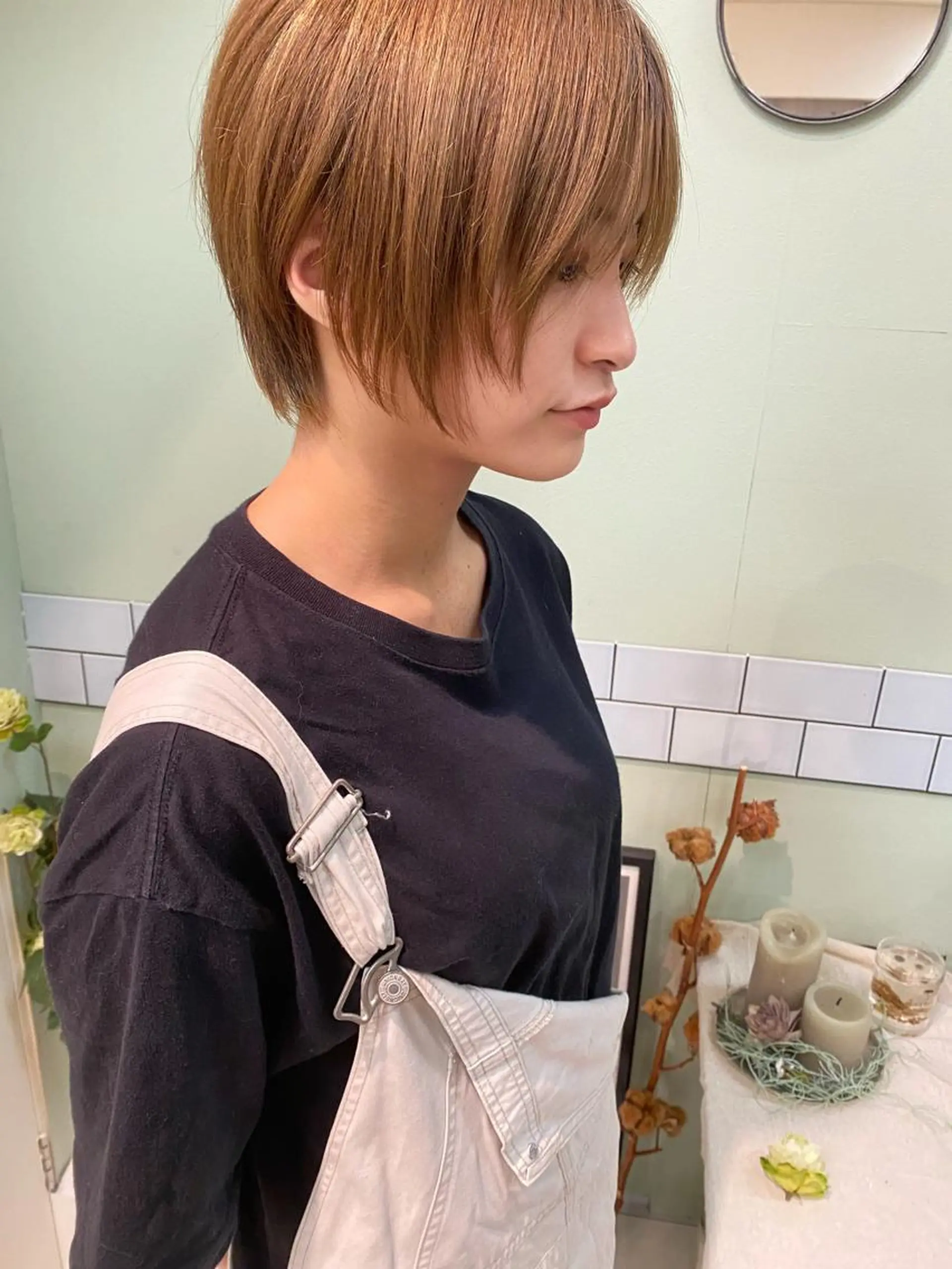 ショート カラー カット ヘアカラー トリートメント 髪質改善ｶﾗｰ ｹｱﾌﾞﾘｰﾁ/ﾀﾑのヘアスタイル