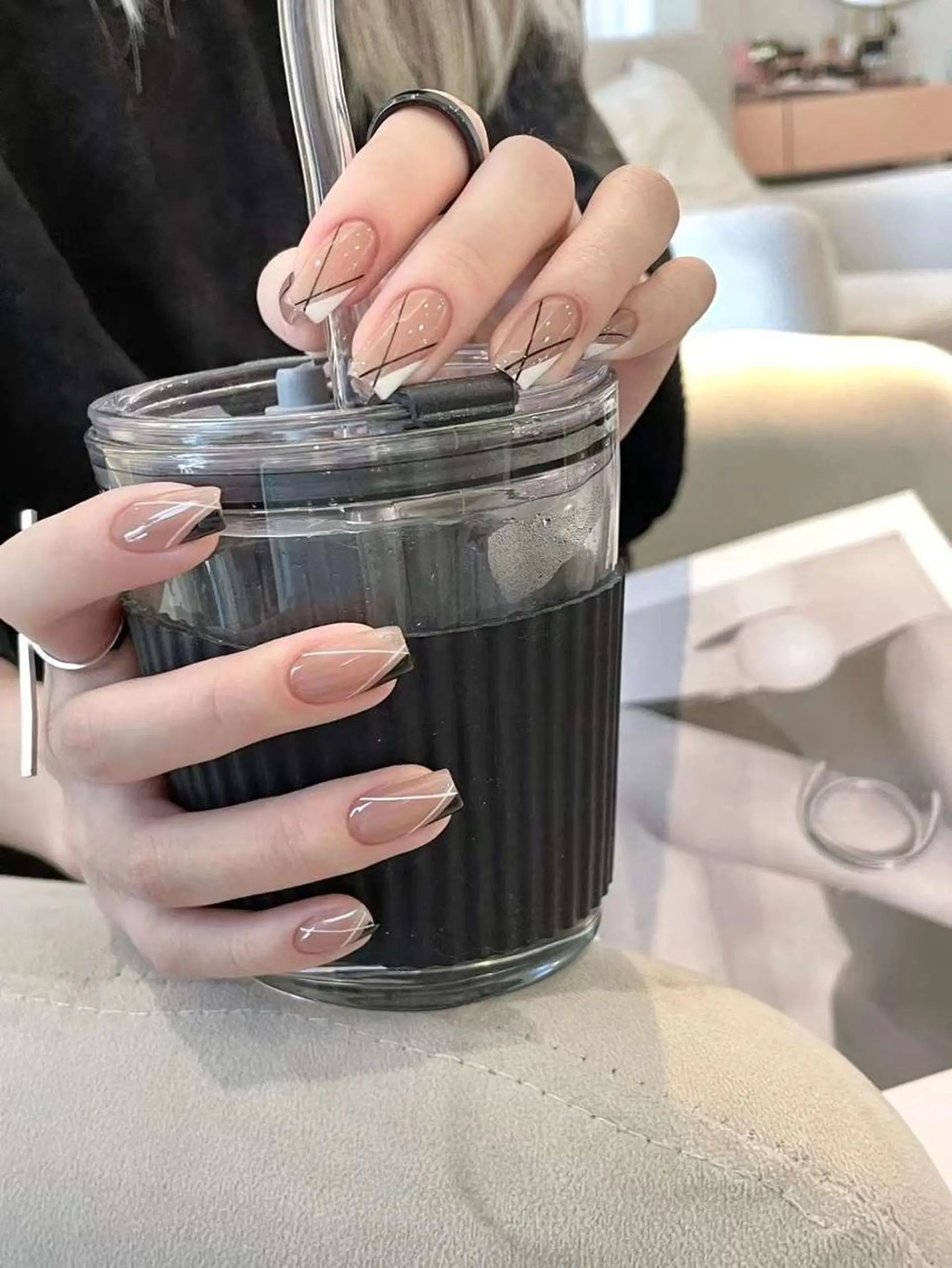 ネイル ハンドネイル VIVIAN エイのネイルデザイン