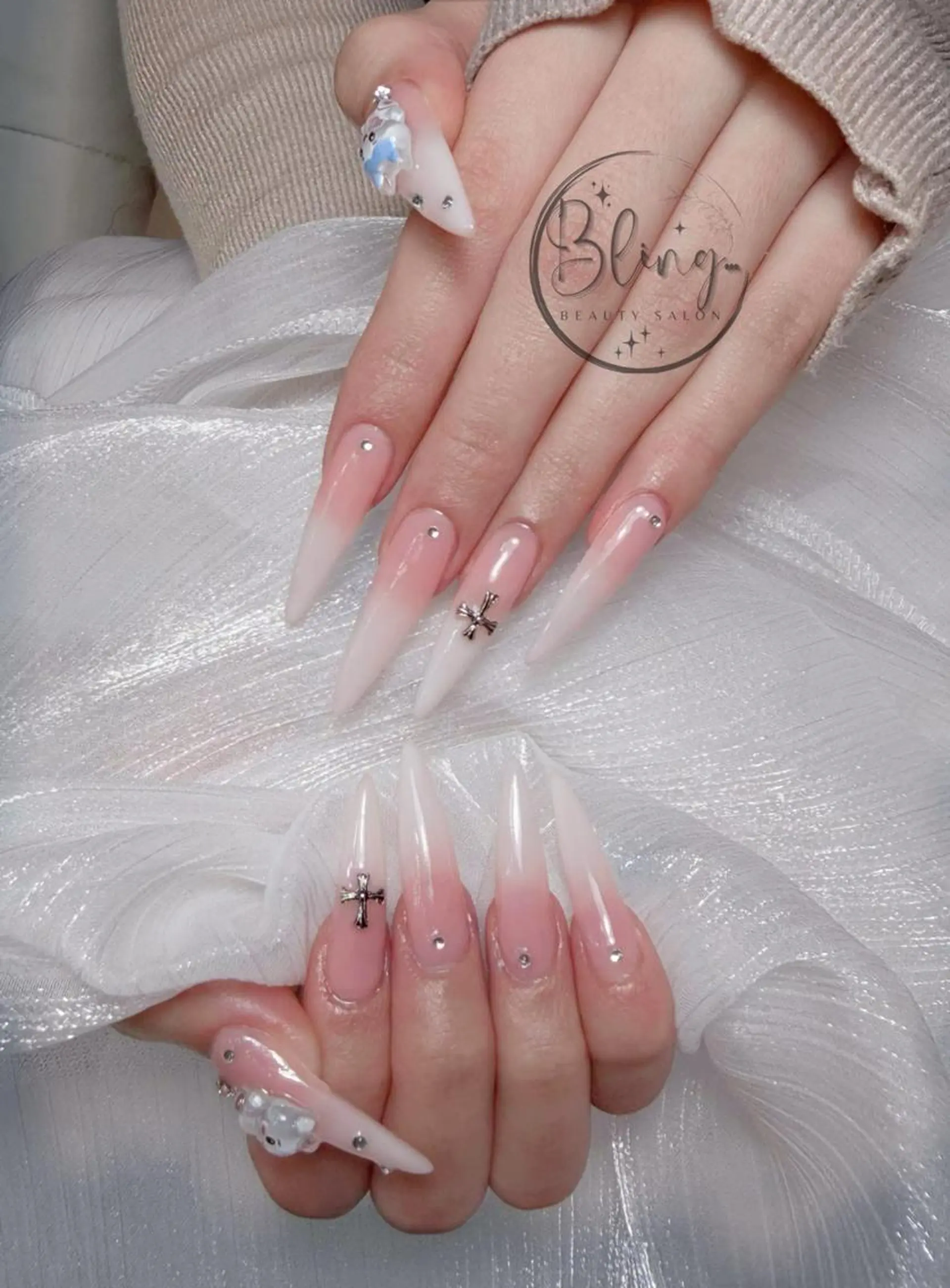 ロング 韓国風ヘア ハンドネイル Bling Salonのネイルデザイン