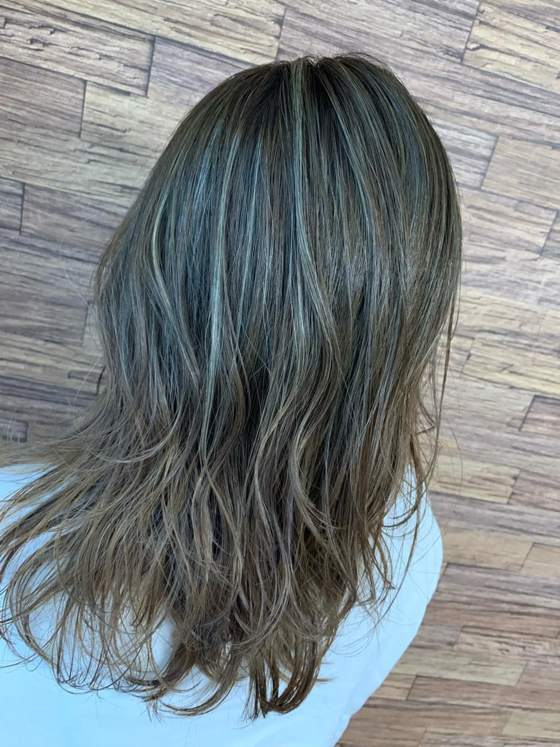 セミロング カラー 有坂 里恵のヘアスタイル