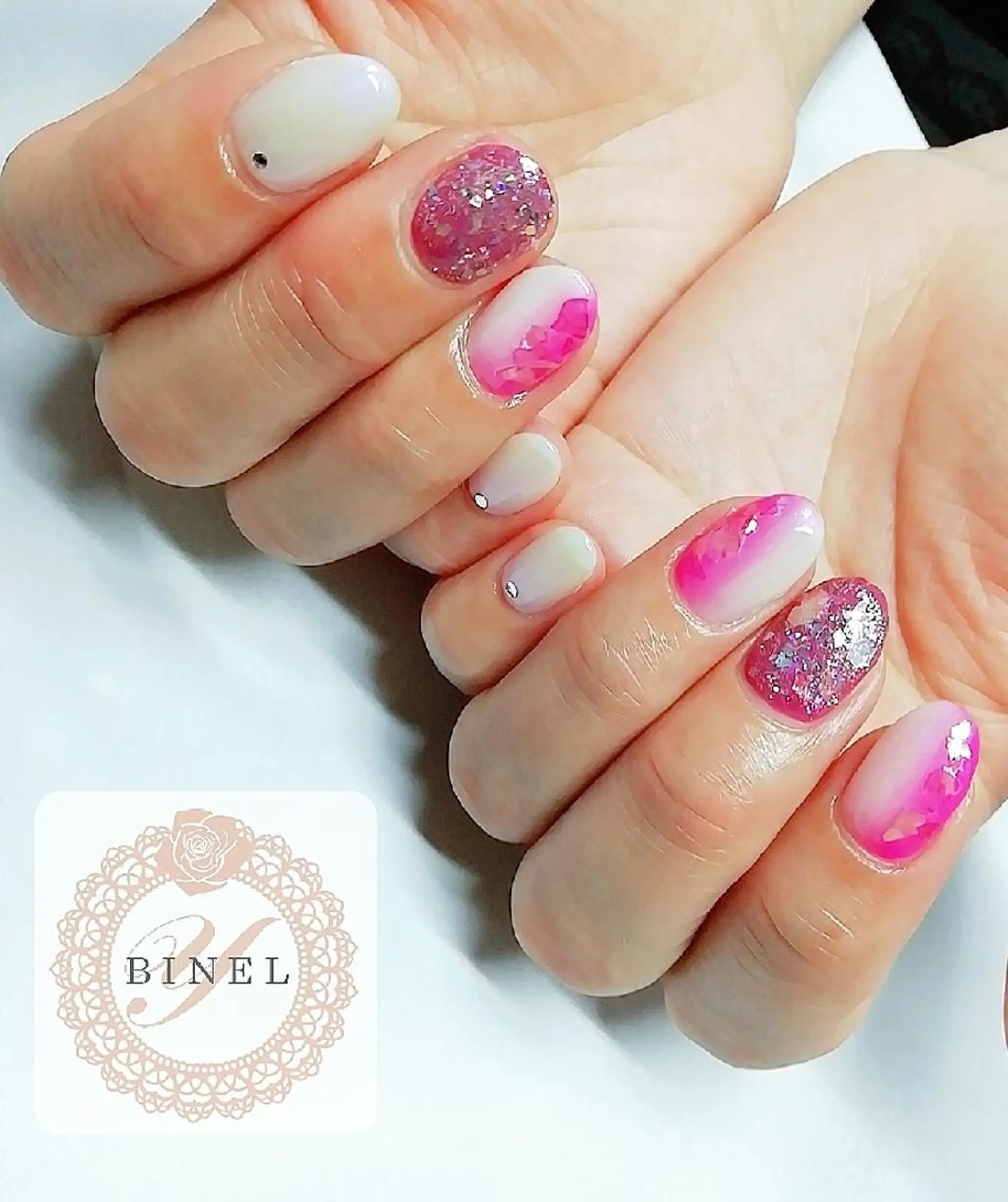 ネイル オーロラネイル グラデーション 氷ネイル・うるうるネイル キラキラネイル ラメ(グリッター) ハンドネイル Nail Salon Y.BINELのネイルデザイン