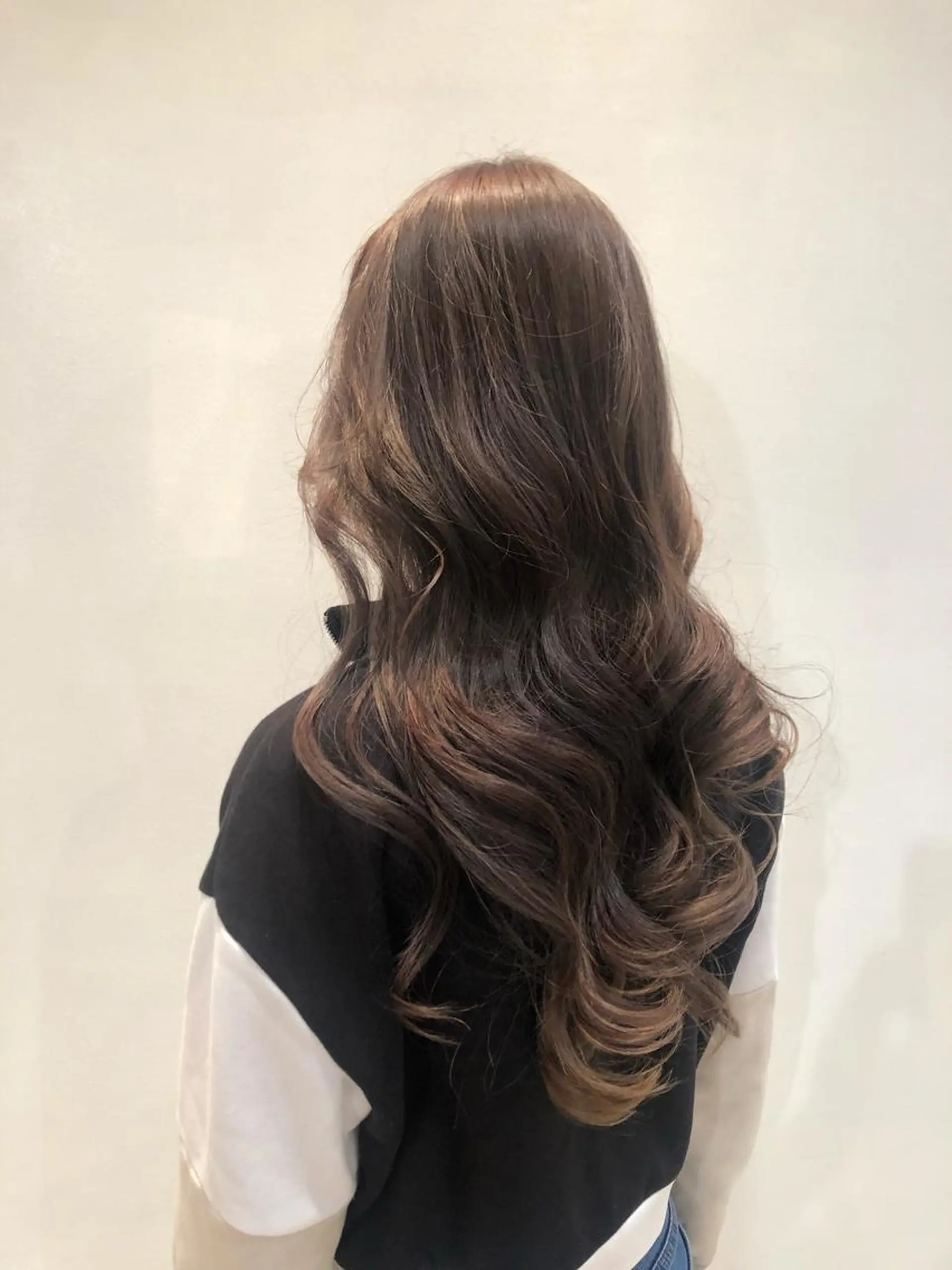 ロング カラー ブリーチ 透明感カラー グレージュ パープルカラー パープルグレージュ 湯田実津希🤎 ﾐﾙｸﾃｨ専門のヘアスタイル