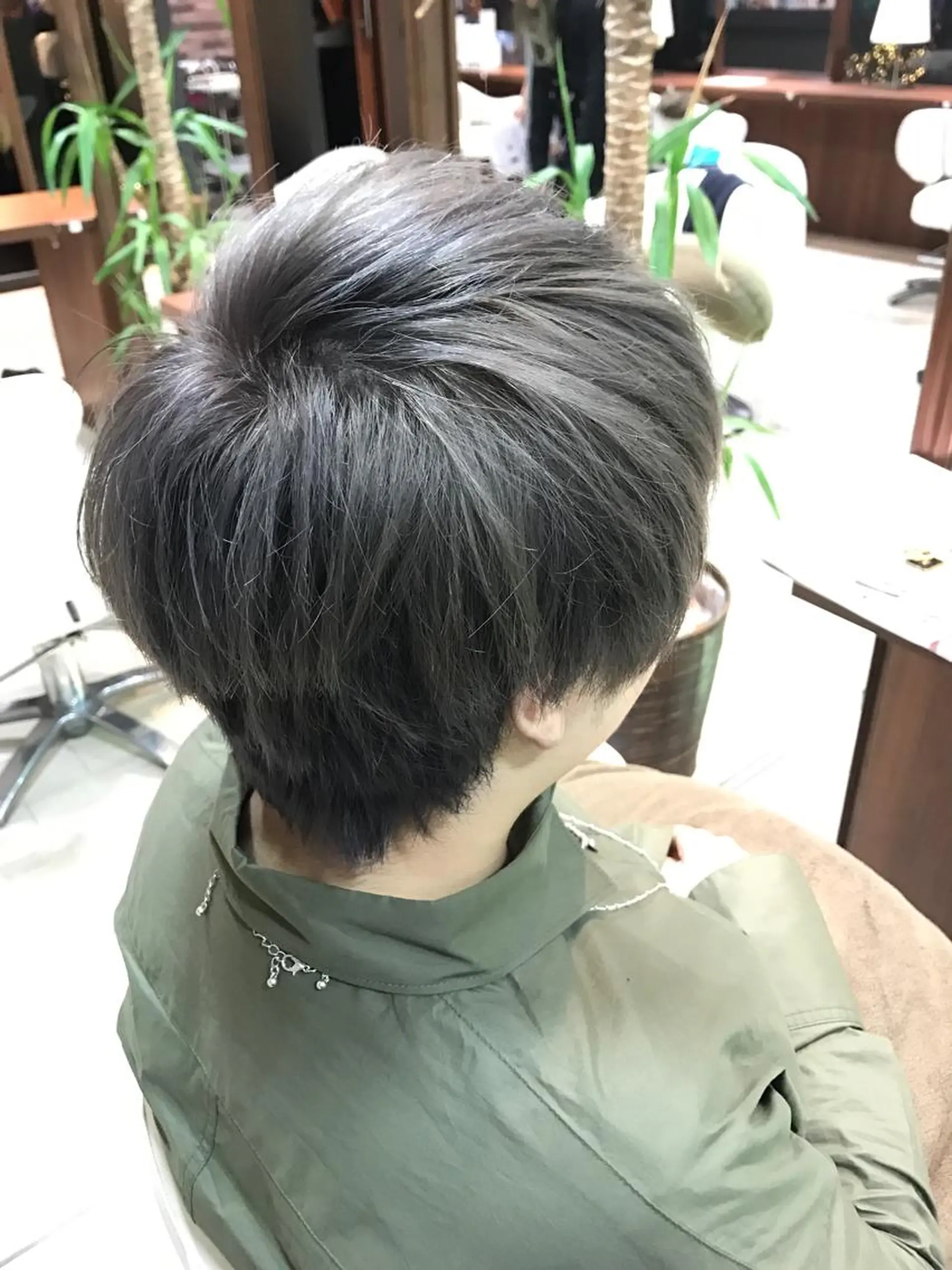 ショート カラー 一ノ瀬 蘭のヘアスタイル