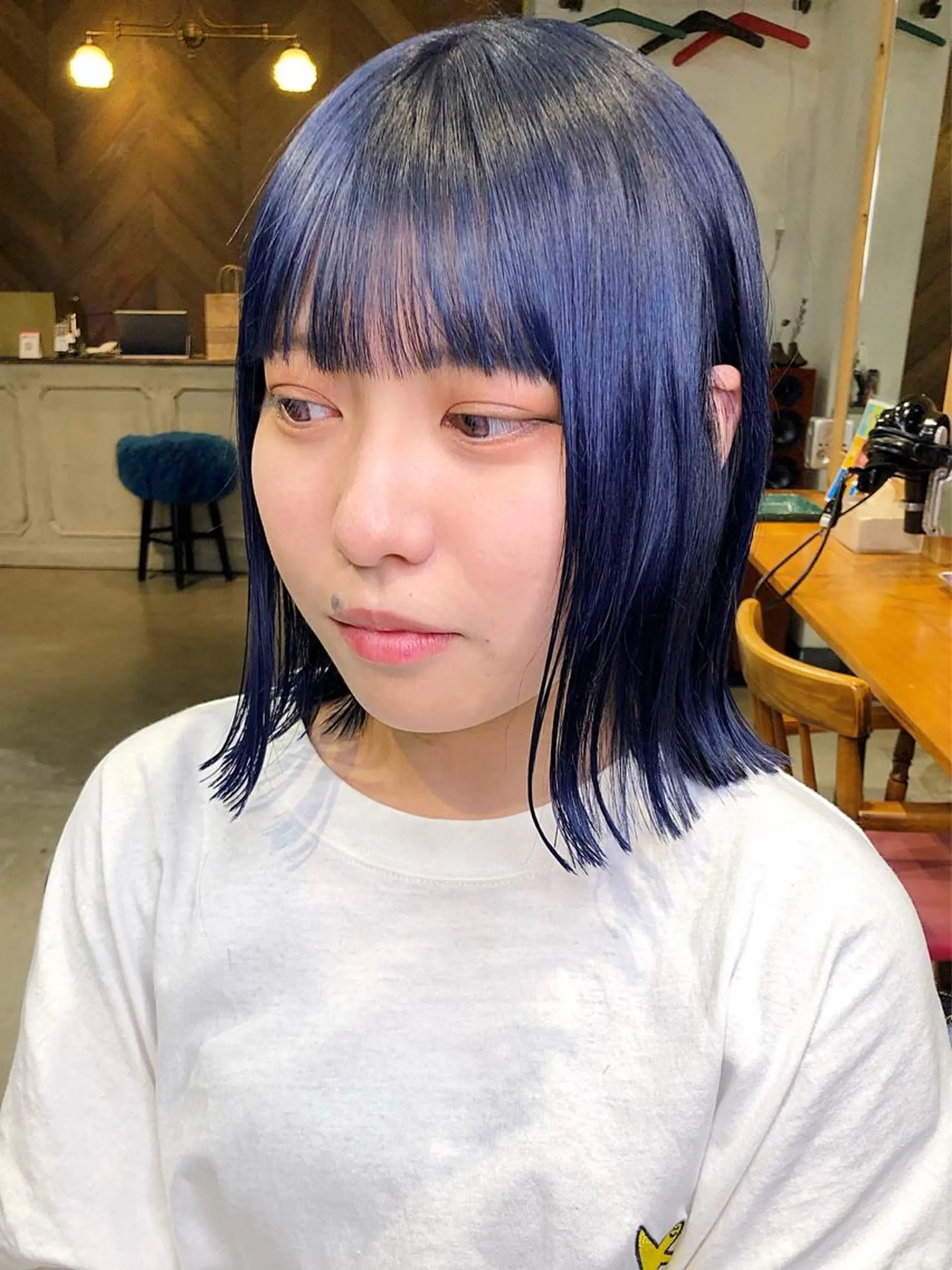 ミディアム カラー 切りっぱなしボブ ネイビーカラー ボブ カット ヘアカラー トリートメント SALOWIN所属・ブリーチ✨ ボブ✨レイヤーのヘアスタイル