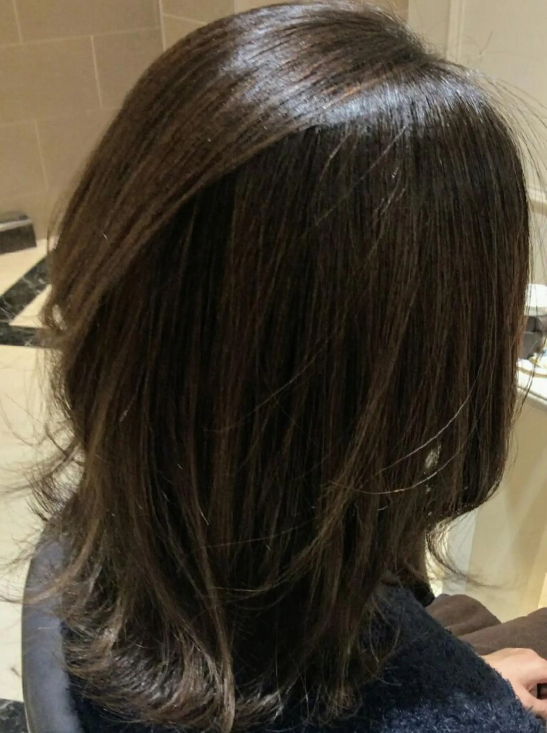 ミディアム カラー パーマ グレージュ ハイライトカラー ハイライト 外ハネヘア ドゥワドフェパマル所属・畠村 美智子のヘアスタイル