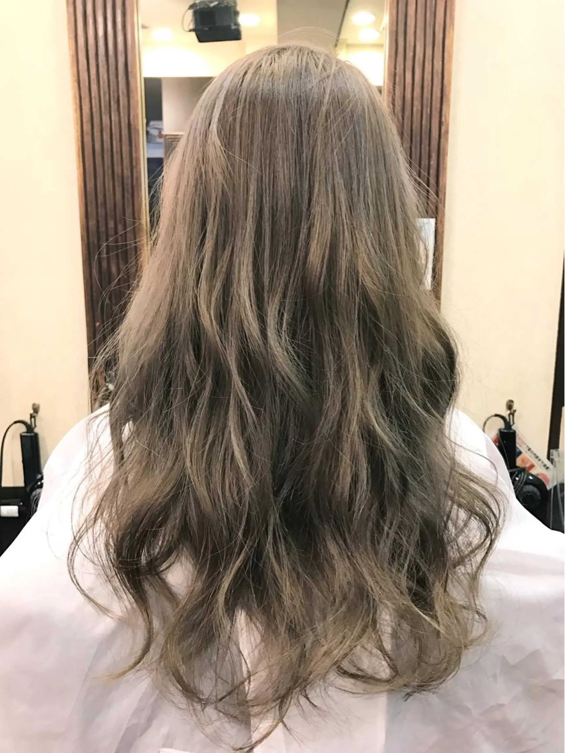 ミディアム セミロング ロング カラー ベージュカラー ブリーチ 透明感カラー グレージュ ブリーチなしカラー ミニモお気に入り数 No.1宍戸雄弥のヘアスタイル