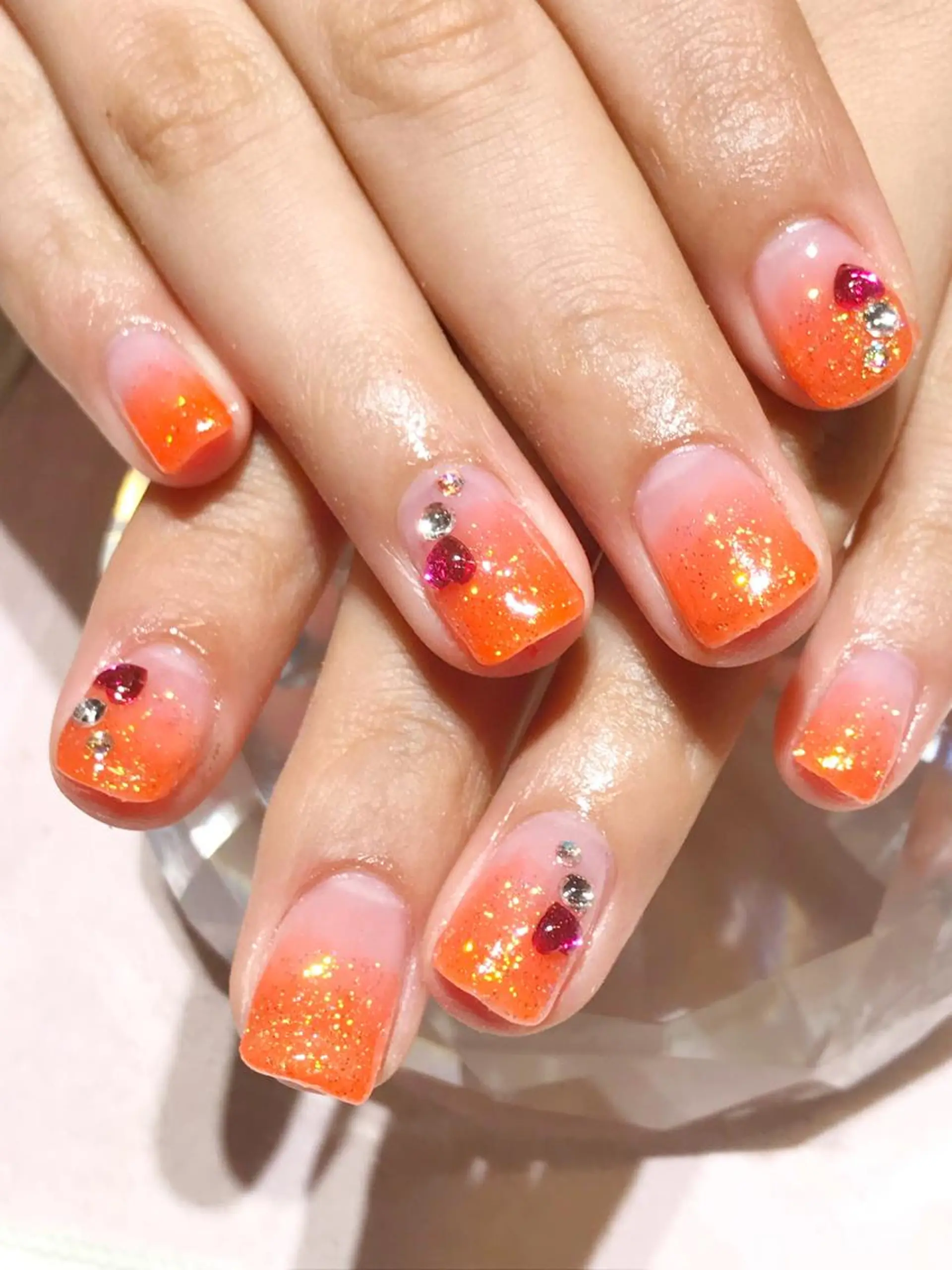 ネイル グラデーション ハート ラメ(グリッター) ストーンネイル YUN 💅のネイルデザイン