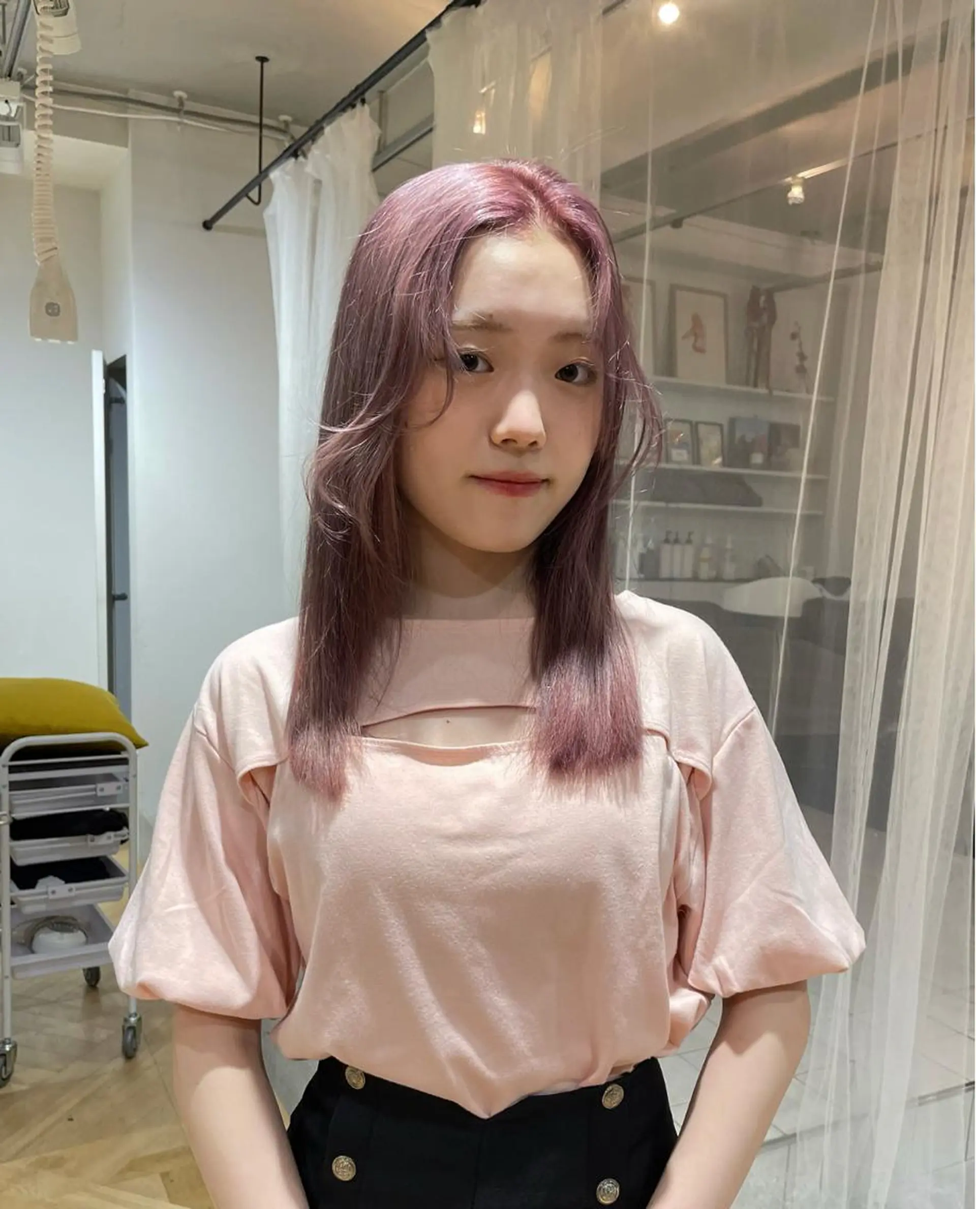 セミロング カラー ハイトーンカラー ラベンダーカラー ラベンダーピンク ピンクカラー トリートメント chiharu ボブ/レイヤーのヘアスタイル