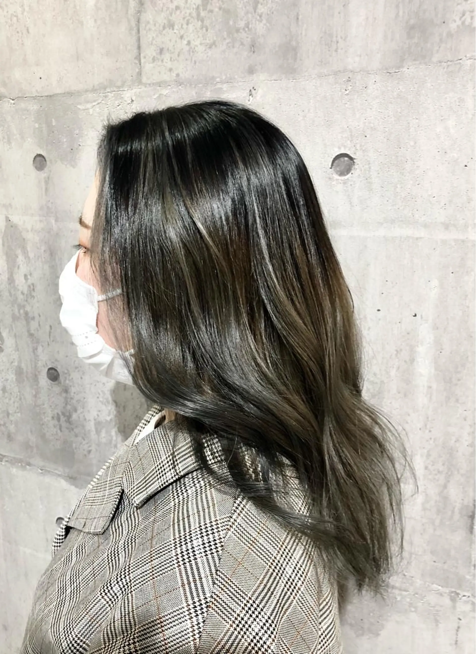 セミロング レイヤーカット レイヤー/韓国 ハイトーン興津史弥のヘアスタイル