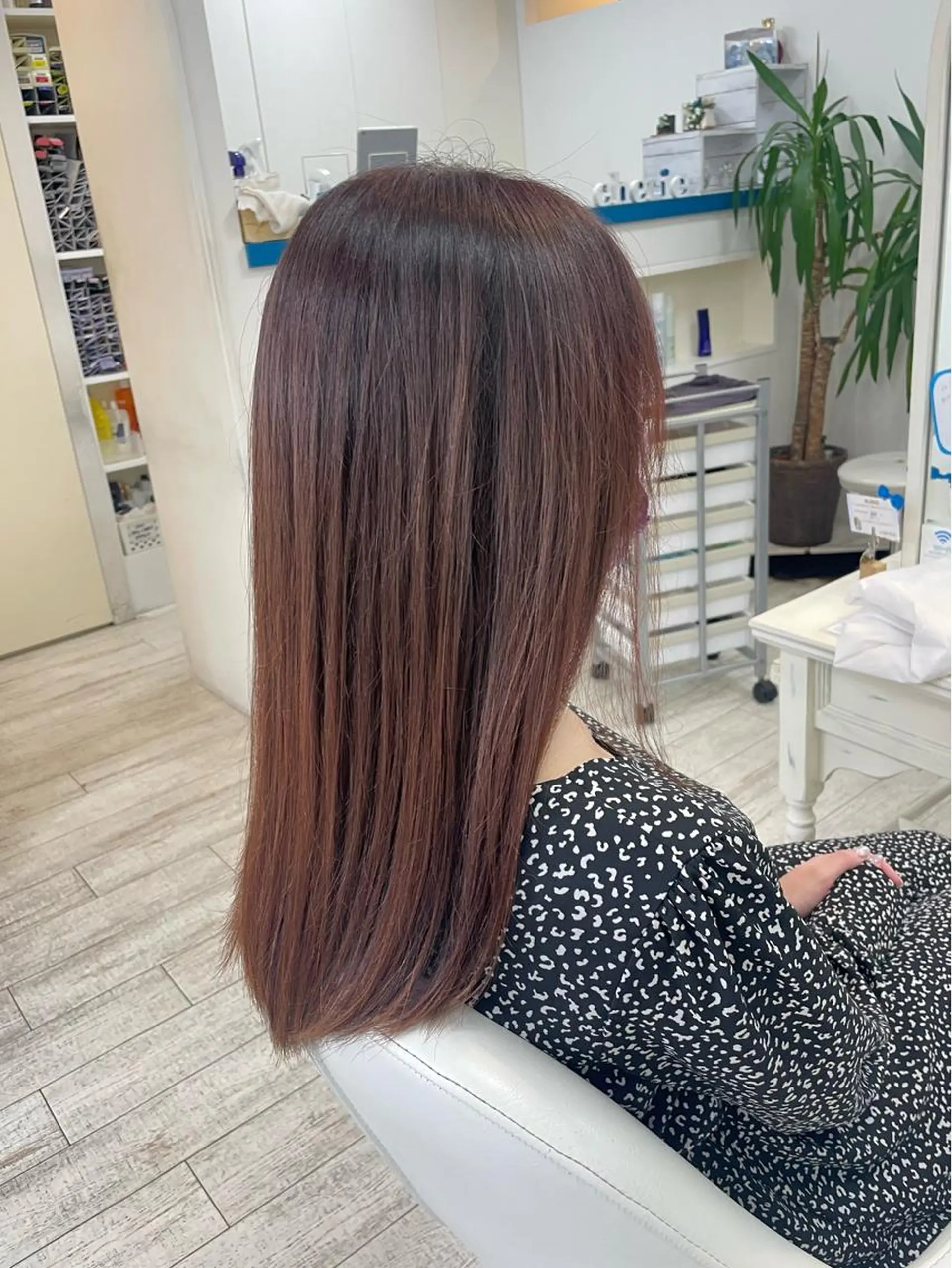 ロング ピンクラベンダー ヘアカラー 新籾 尚哉のヘアスタイル