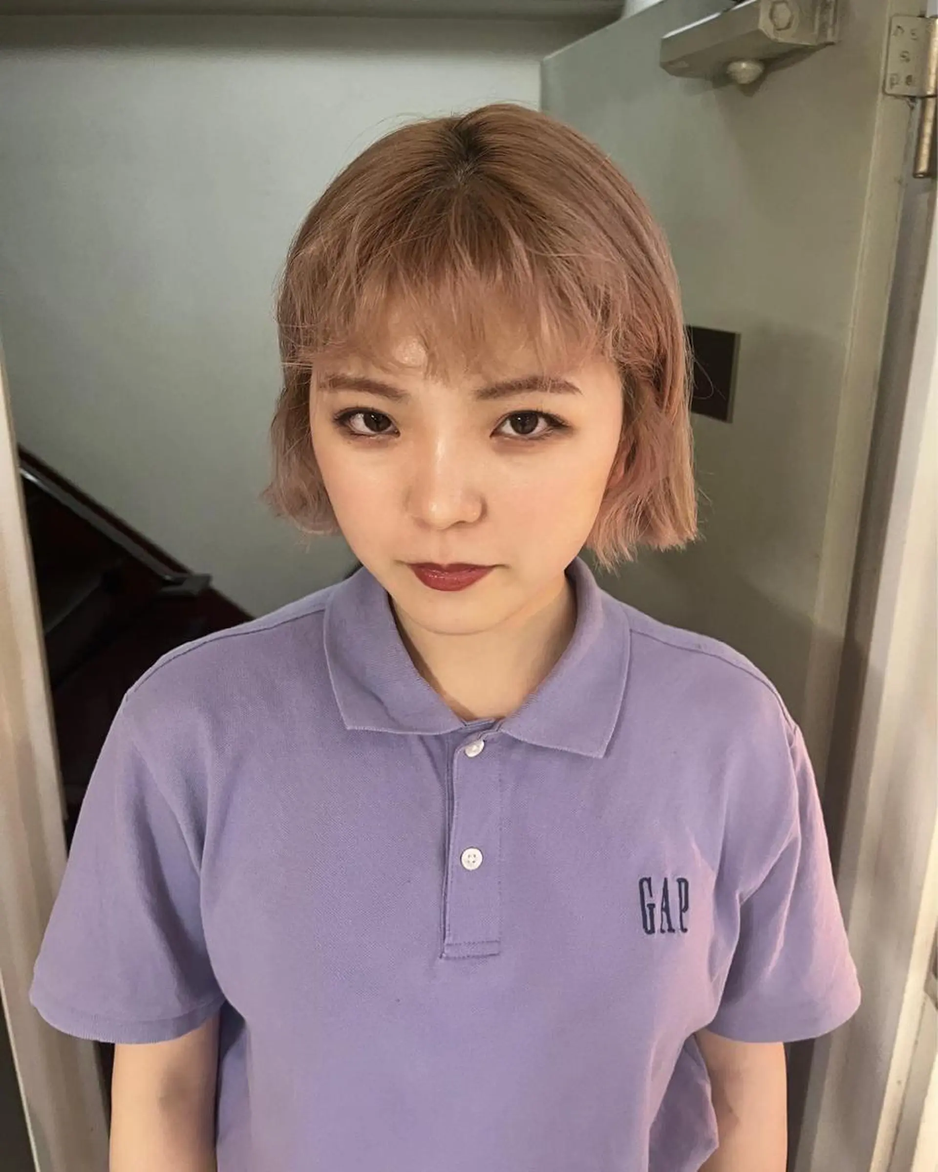 ショート カラー 束所属・毛流れセンターパート Sakiのヘアスタイル