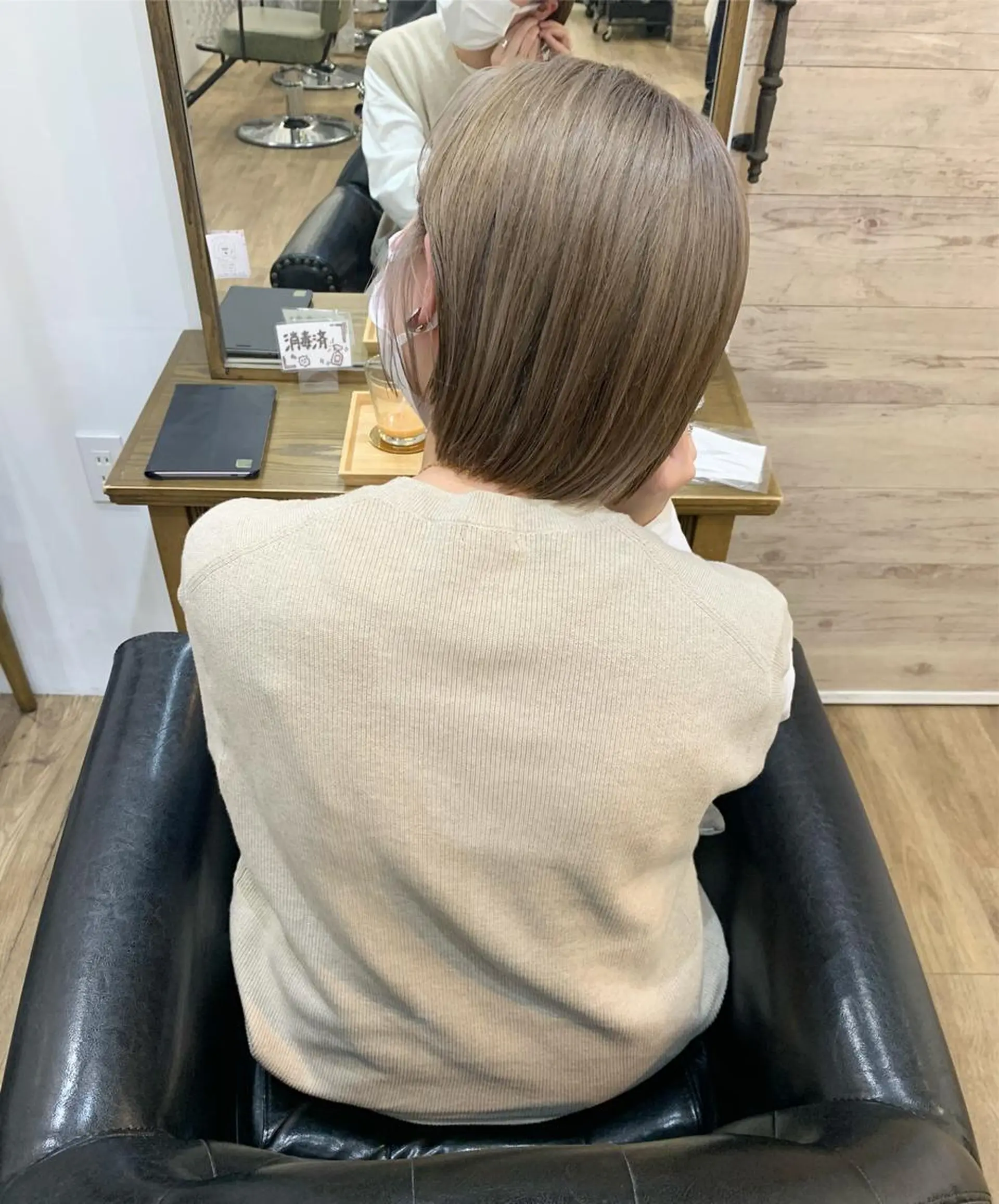 ショート カラー ベージュカラー ブリーチ ハイトーンカラー ハイトーンベージュ ヘアカラー トリートメント レイヤー/顔周り /AKARIのヘアスタイル