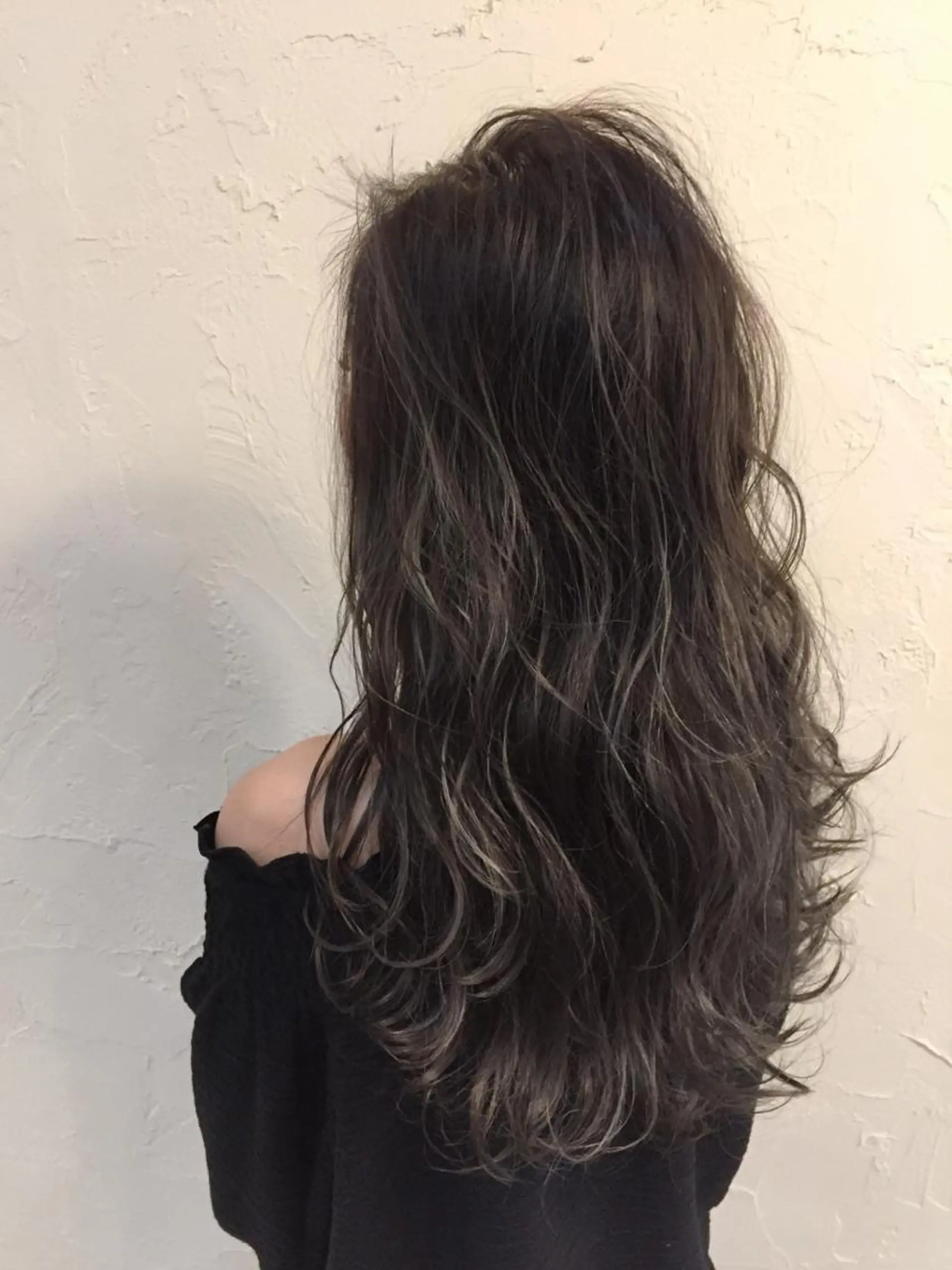 ロング カラー 韓国レイヤー外国人風 透明感カラー髪質改善のヘアスタイル