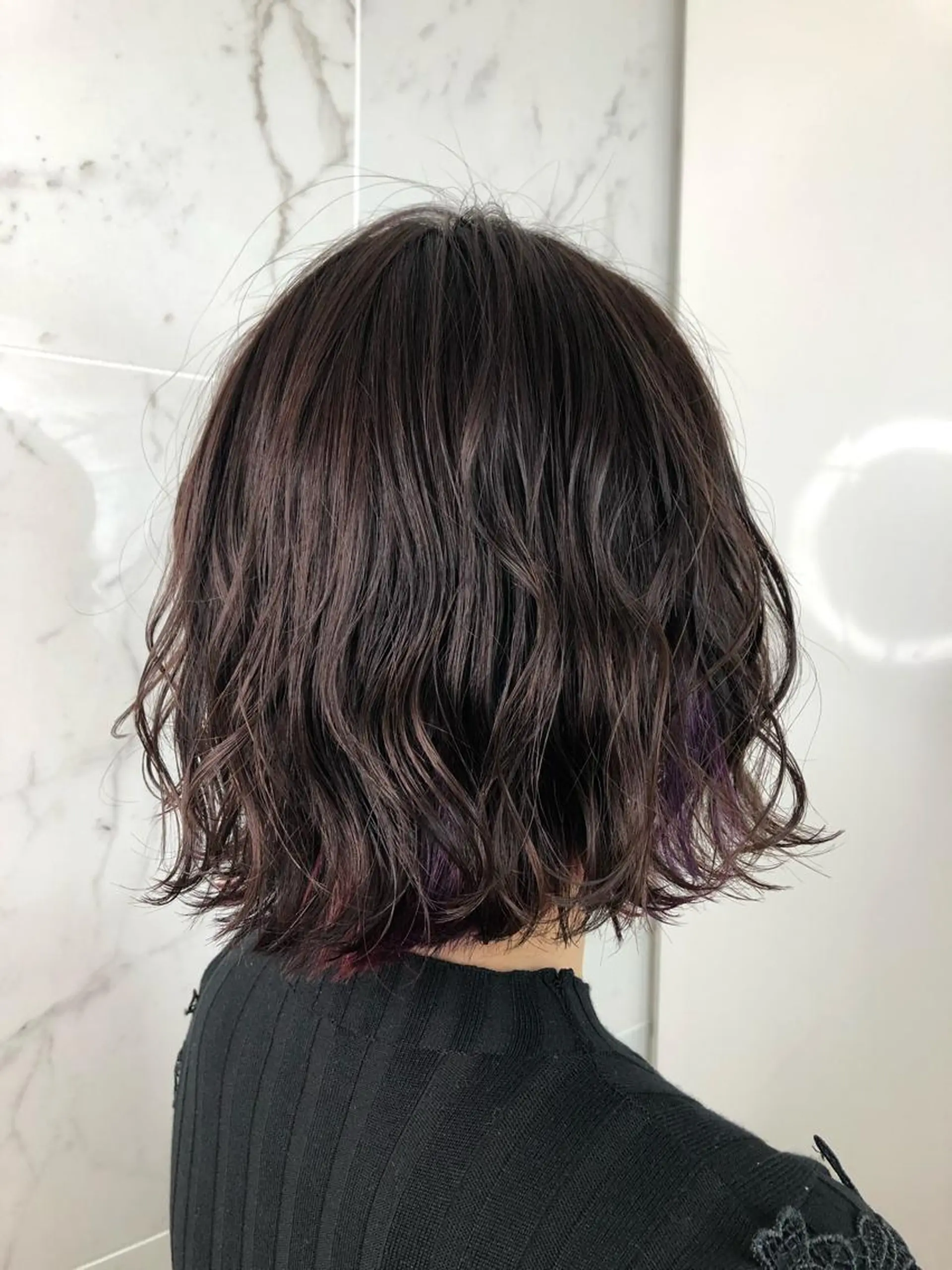 ミディアム アッシュ AVANCE emiのヘアスタイル