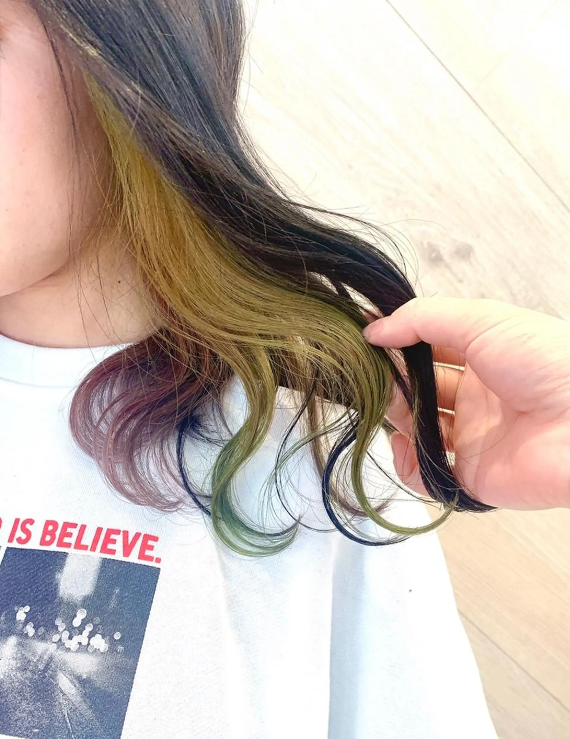 ミディアム カラー パーマ ヘアアレンジ インナーカラー みなもと ちはるのヘアスタイル