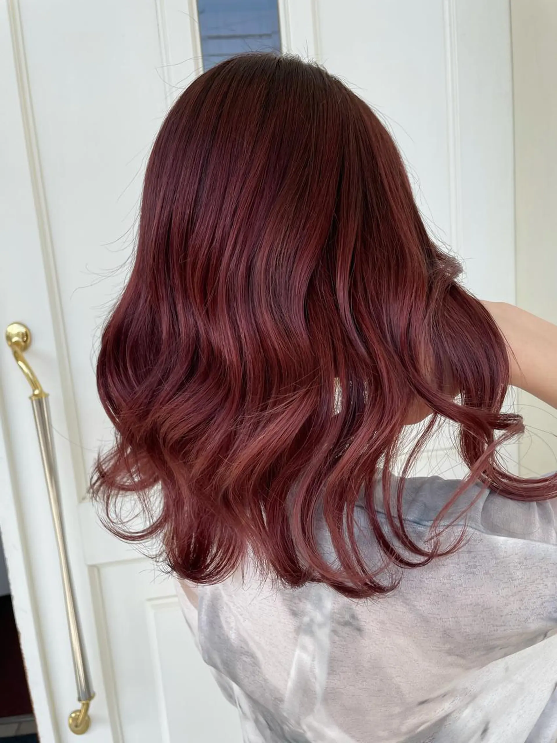 セミロング カラー カシス レッドカラー カット ヘアカラー Hair Make Duul所属・小松 巧のヘアスタイル