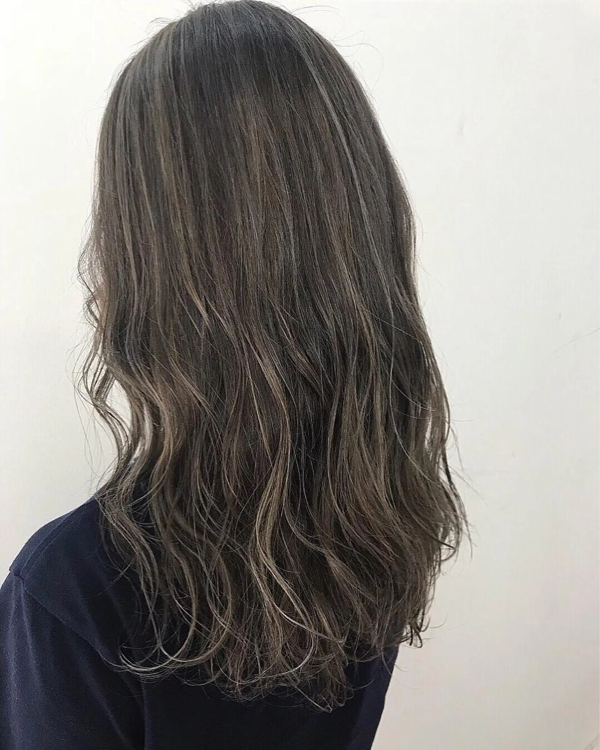 ミディアム カラー 西村あきや トレンド韓国ヘアのヘアスタイル