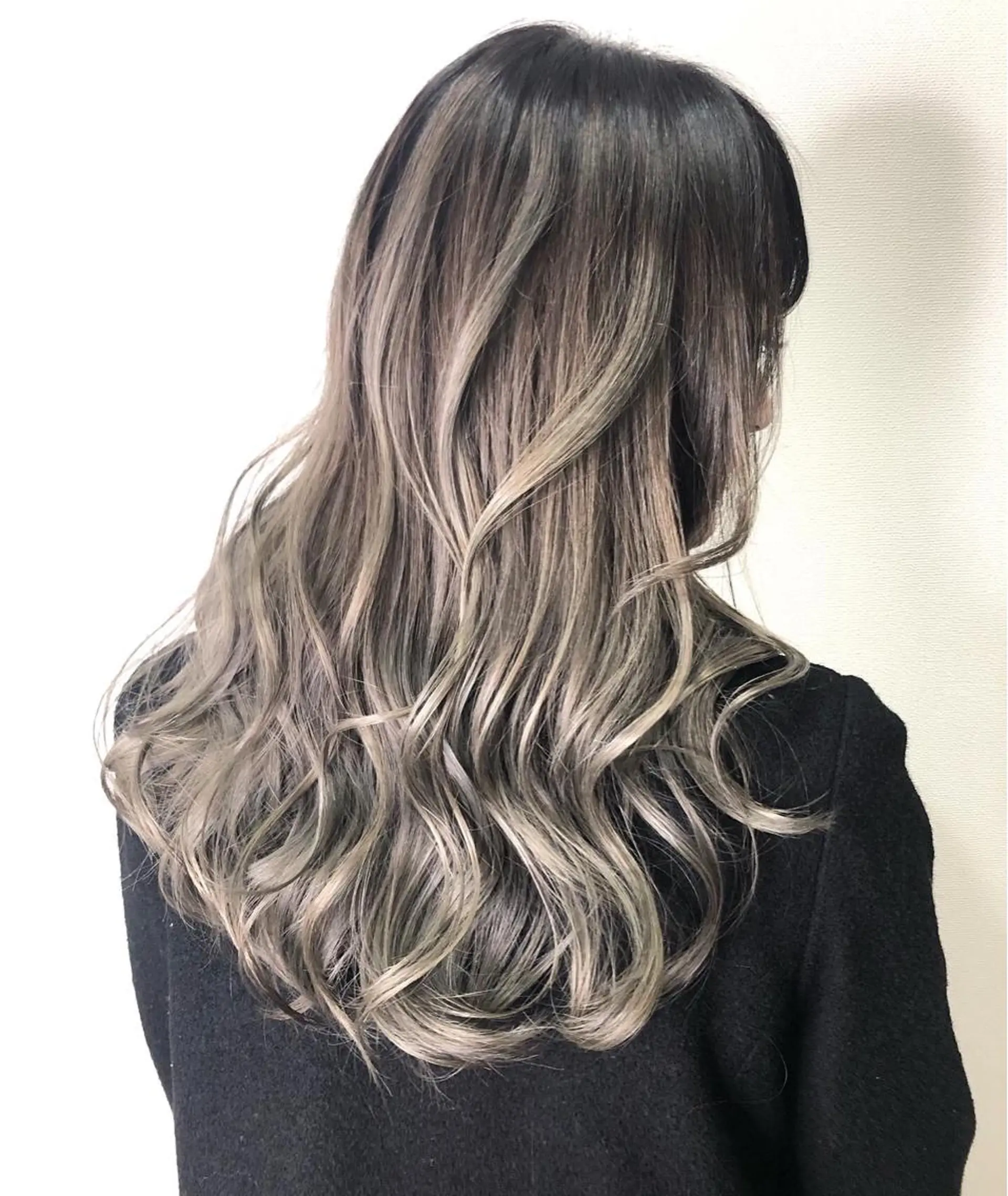 セミロング カラー 服部 樹季のヘアスタイル