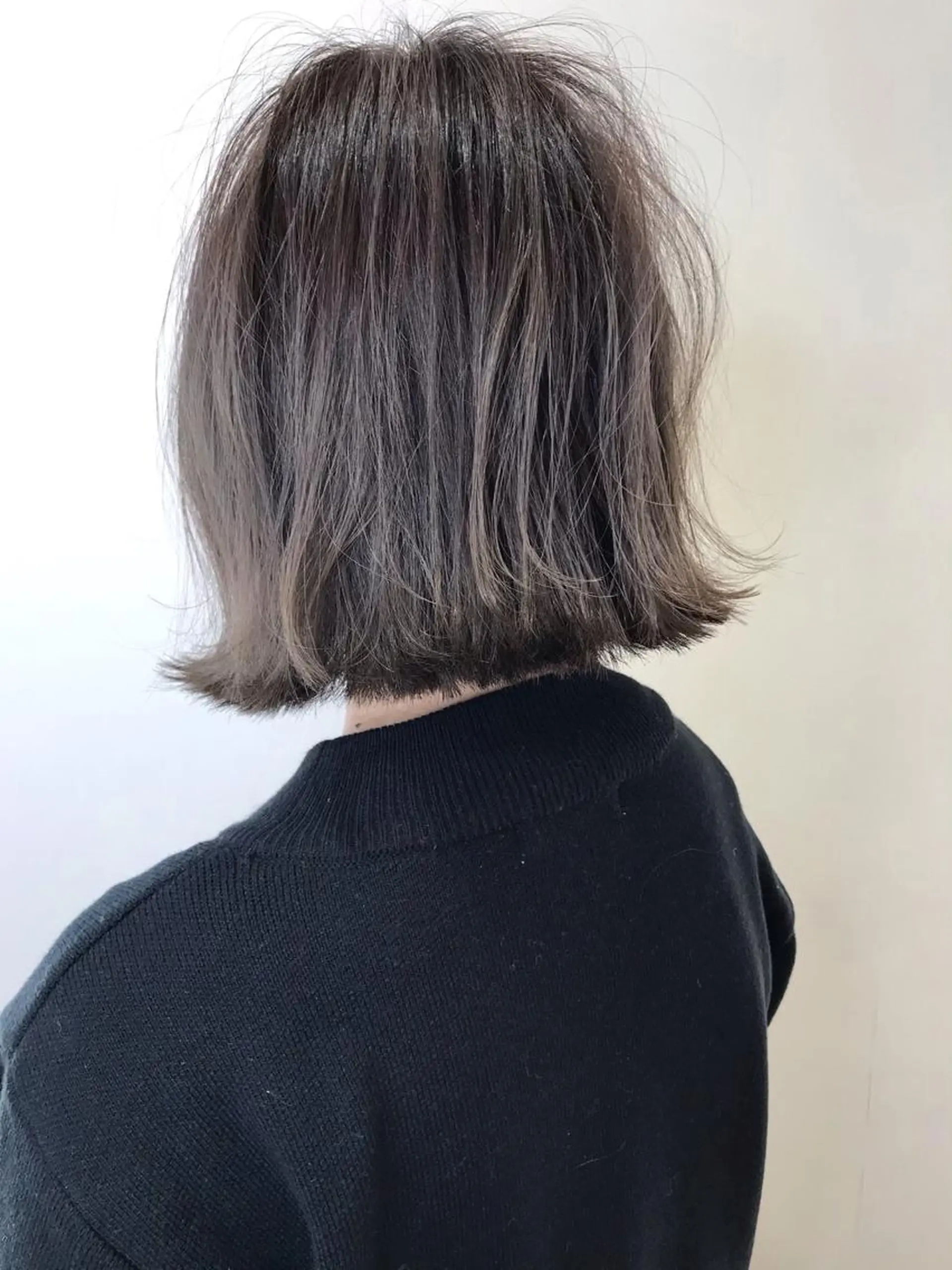 ショート カラー 切りっぱなしボブ グレージュ ハイライトカラー ボブ ハイライト カット ヘアカラー ボブ・レイヤーカット 吉敷航一のヘアスタイル