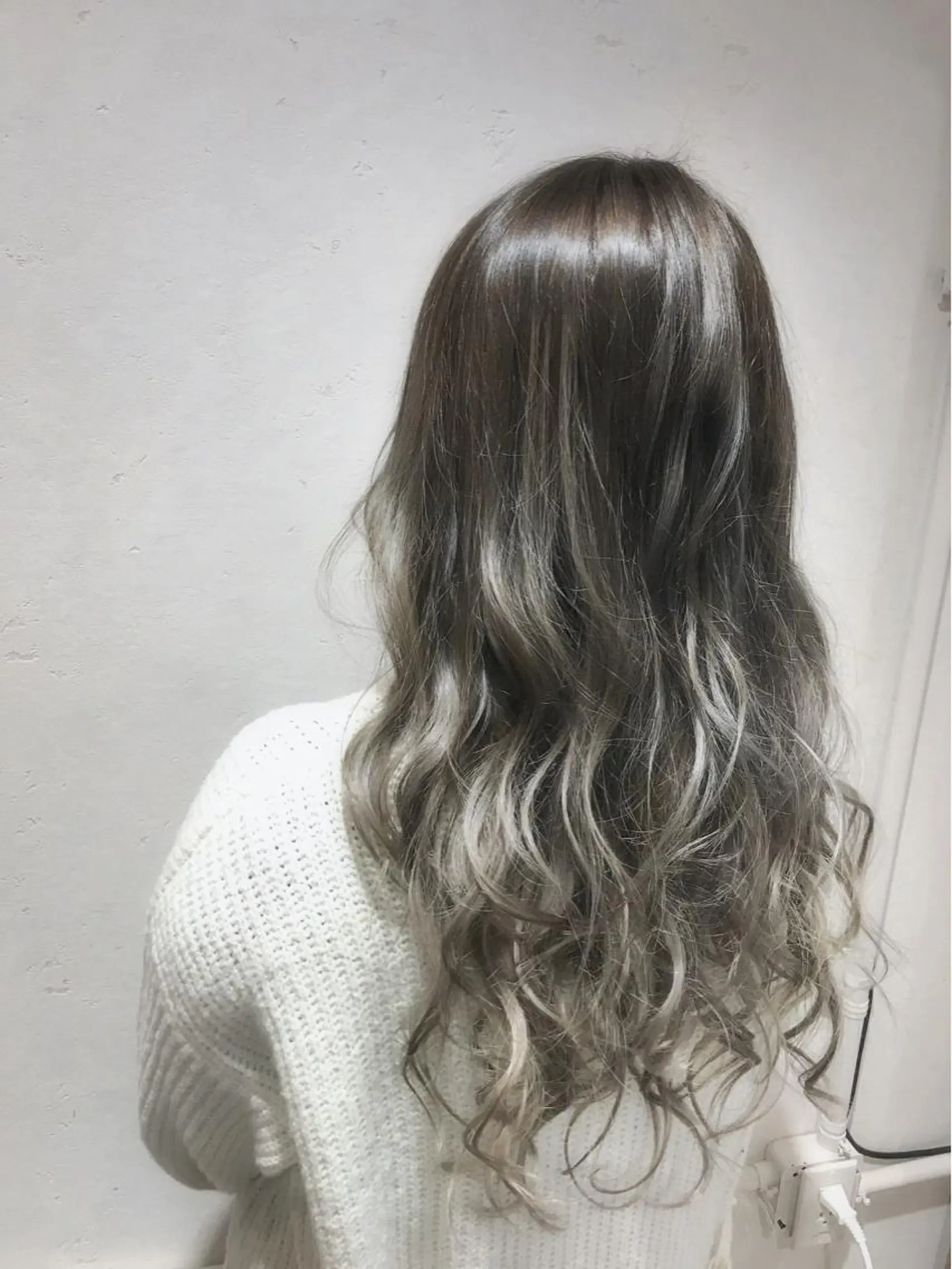 ロング カラー パーマ ヘアアレンジ グラデーションカラー グレージュ filo byFeria渋谷所属・縮毛矯正/美髪 髪質改善/石田幸輔のヘアスタイル