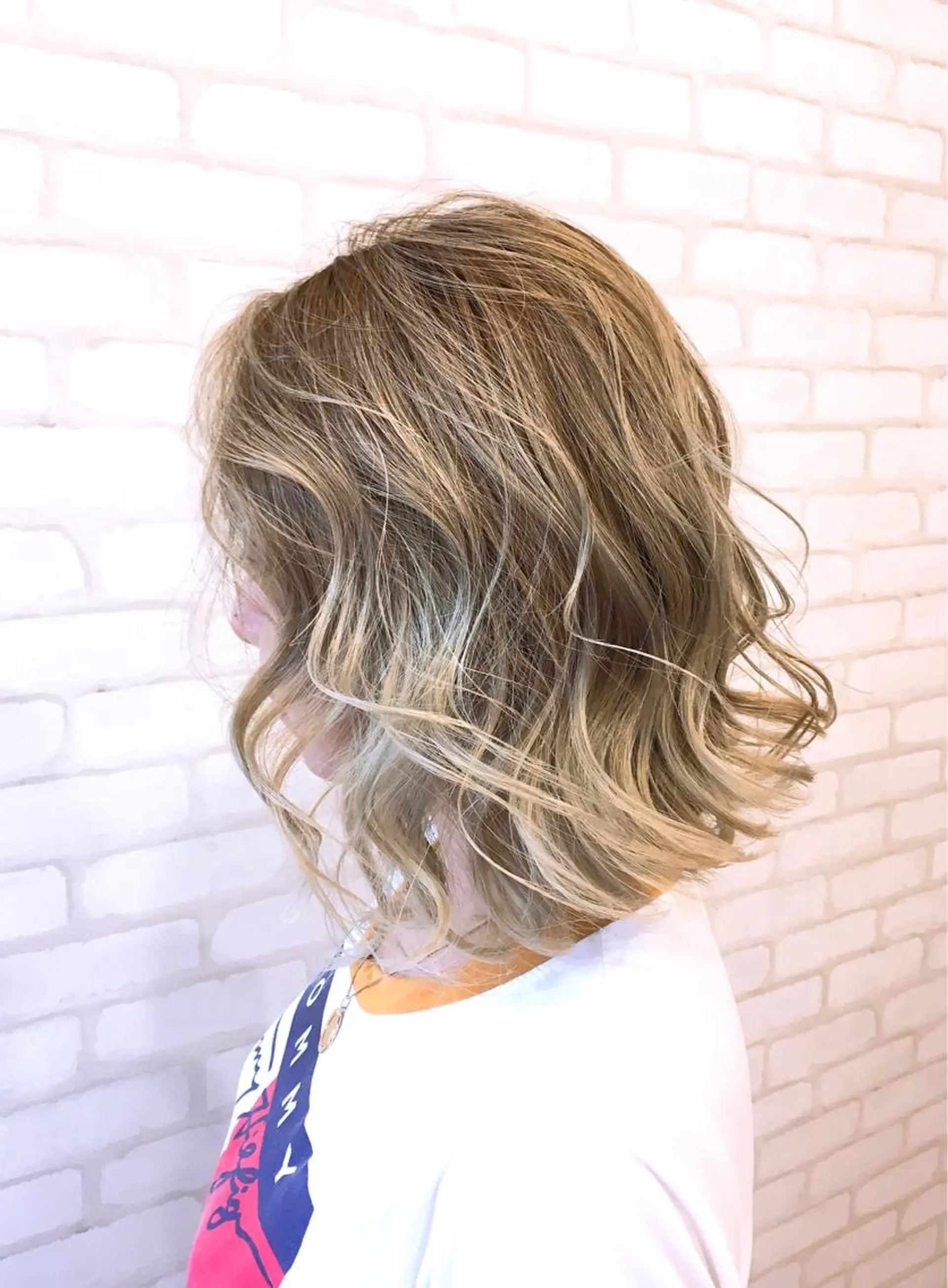 ミディアム アオガミ （前髪顔周りカット）のヘアスタイル