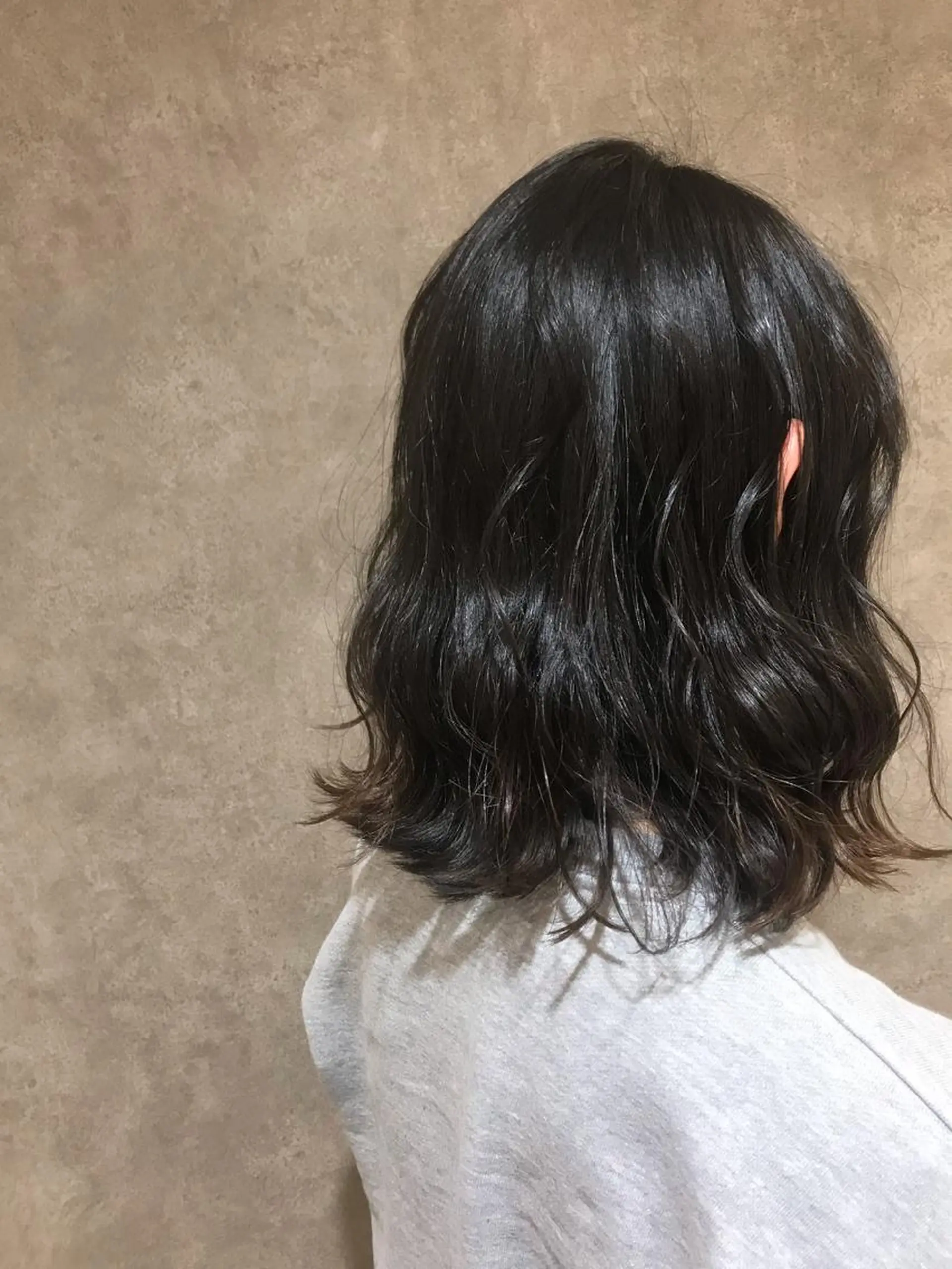 ミディアム 外ハネヘア Lamp所属・ショート／透明感 カラー加治竜汰💡のヘアスタイル