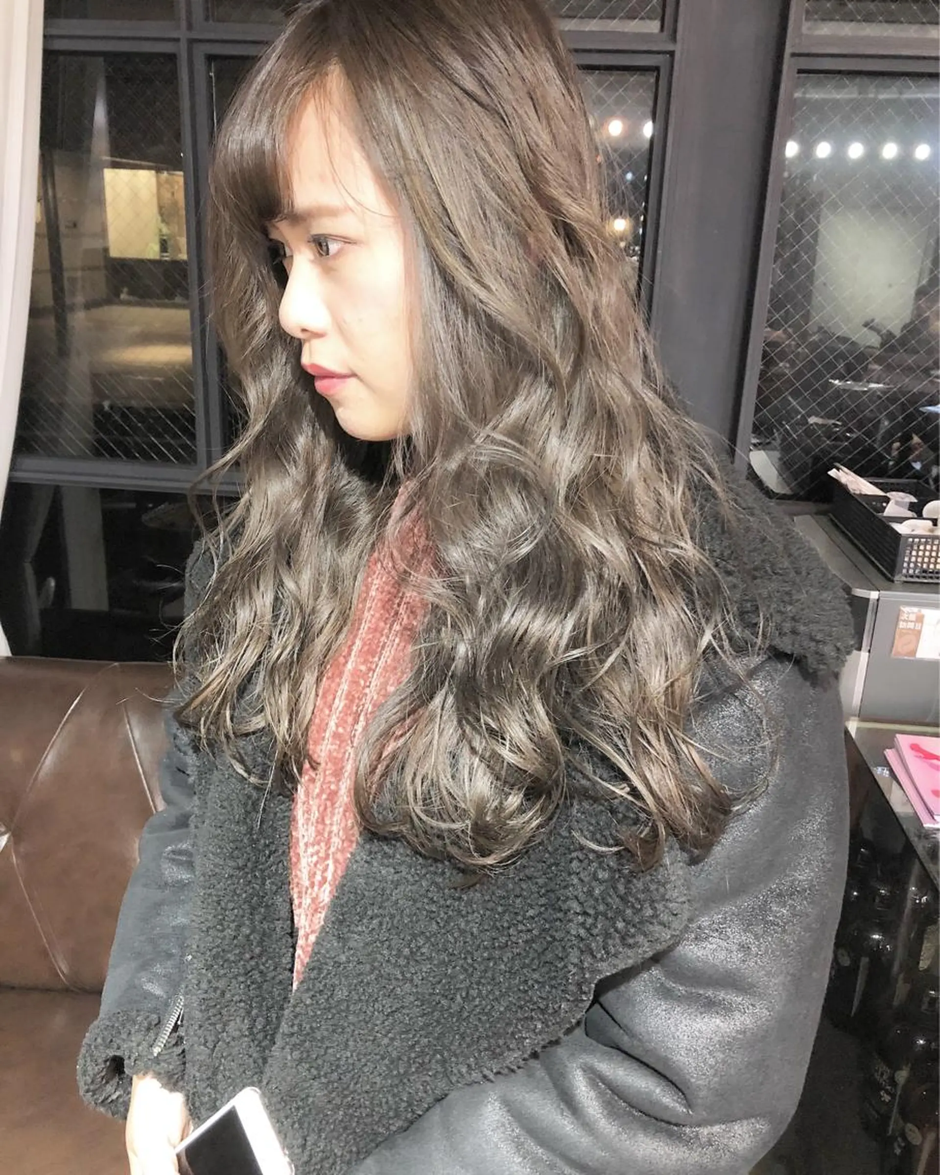 セミロング カラー パーマ ヘアアレンジ メンズ キッズ ネイル マツエク・マツパ メンズハイライト アッシュ アッシュグレー アッシュグレージュ グレージュ カット ヘアカラー トリートメント ヘッドスパ 韓国風×透明感カラー 髪質改善オタベシンヤのヘアスタイル