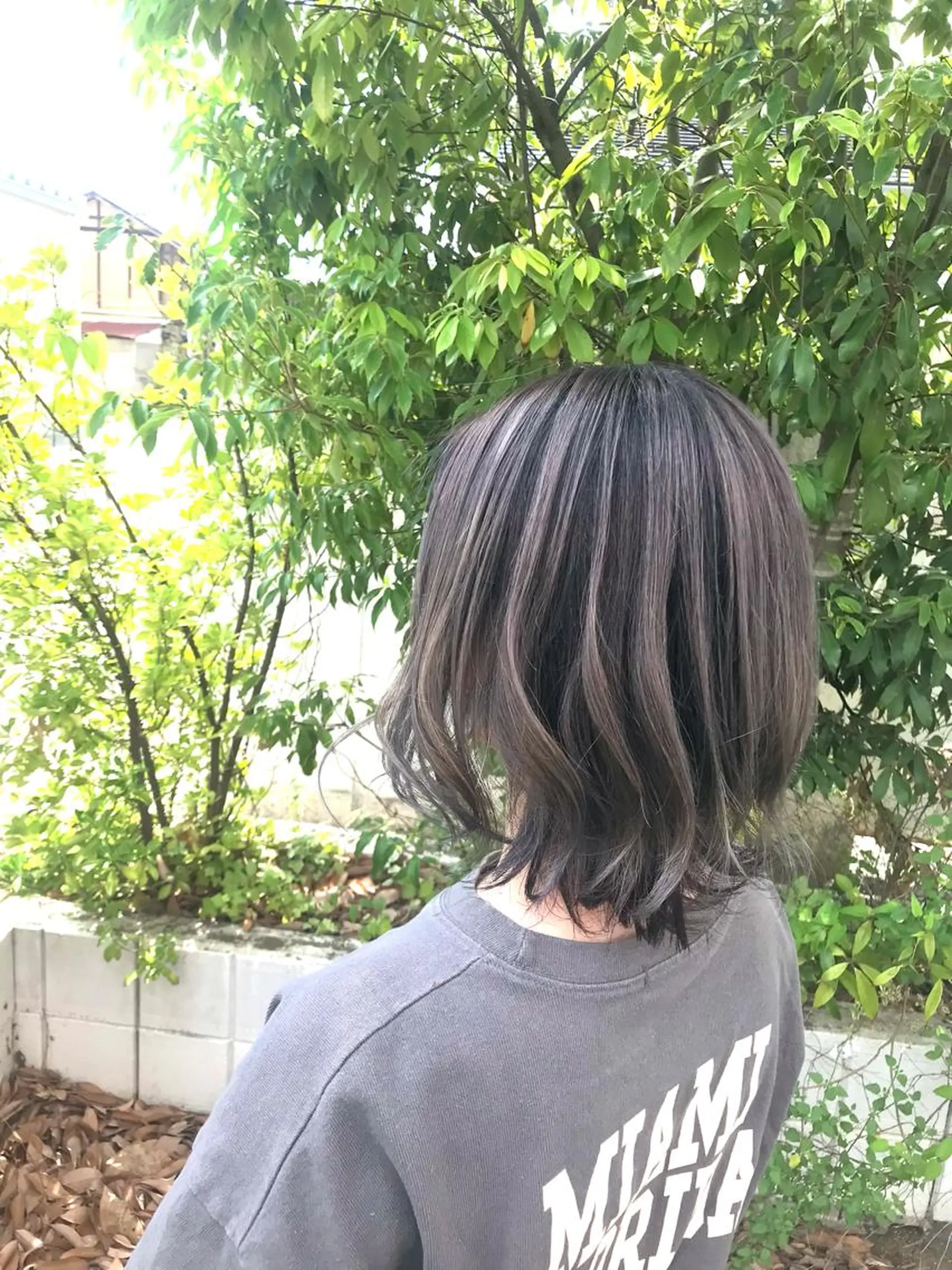 ミディアム ハイライト レイヤーカット ヘアカラー 下條 真のヘアスタイル
