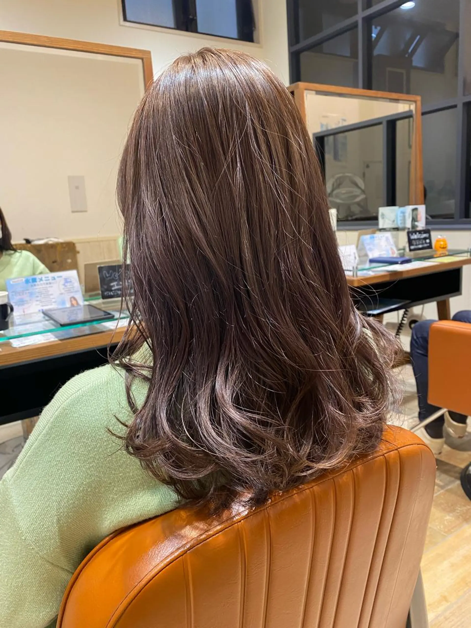 セミロング カラー カット ヘアカラー トリートメント 宮内 真乃のヘアスタイル