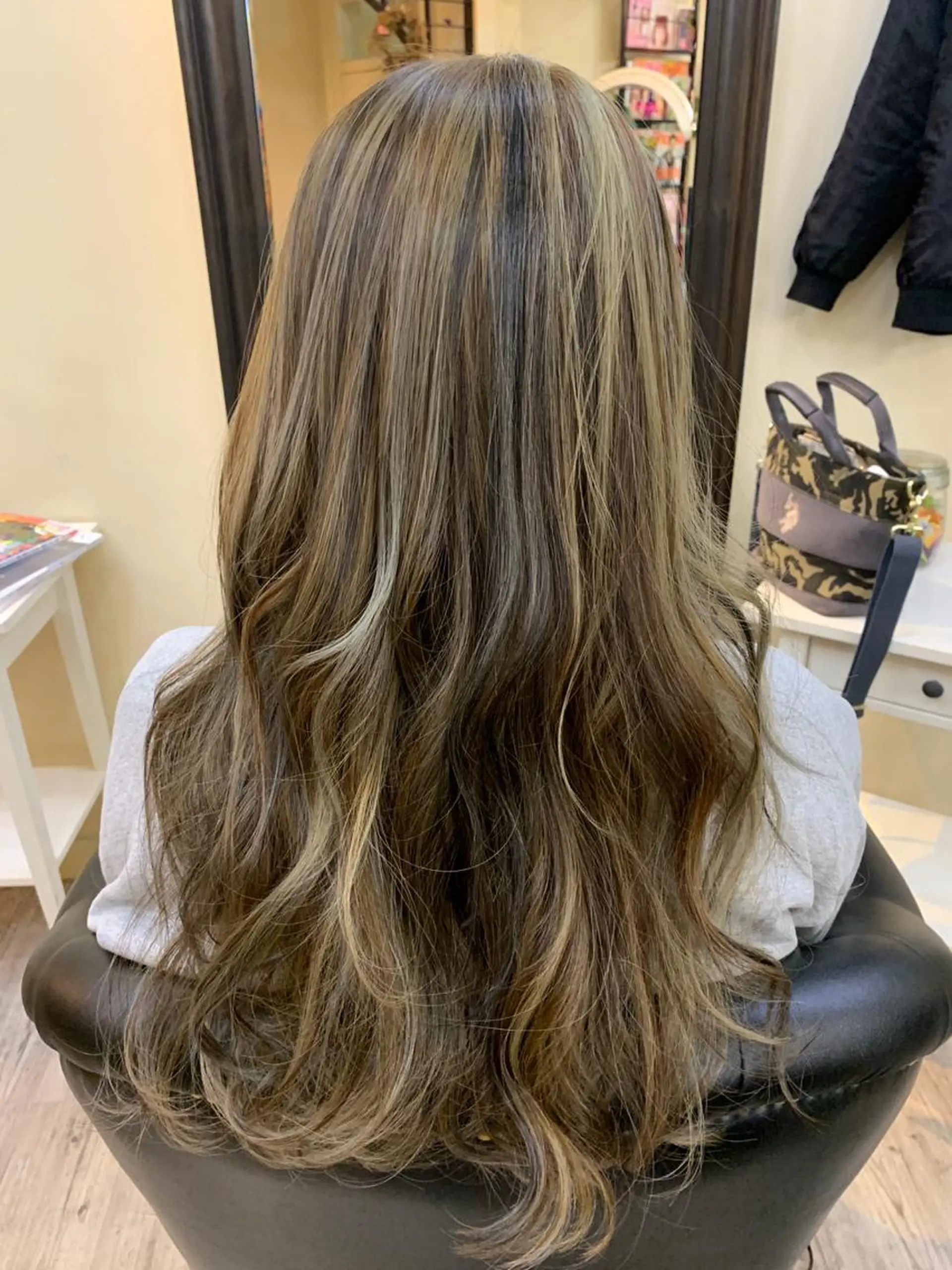 ロング カラー カット ヘアカラー パーマ トリートメント 鶴見 和美のヘアスタイル