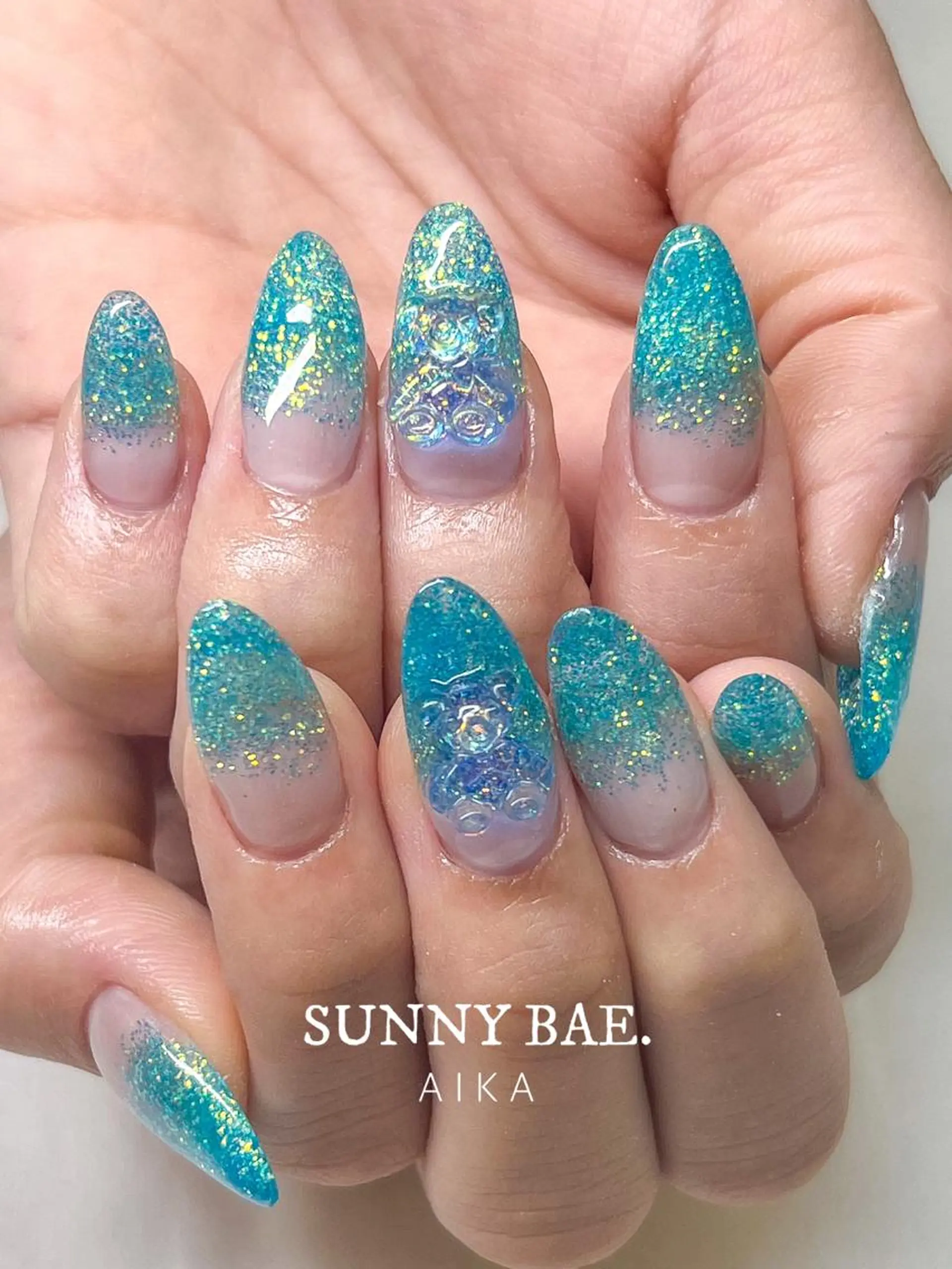 セミロング ネイル アートネイル ジェルネイル キラキラネイル ロングネイル 持ち込み SUNNY BAE.所属・Made By AIKAのネイルデザイン