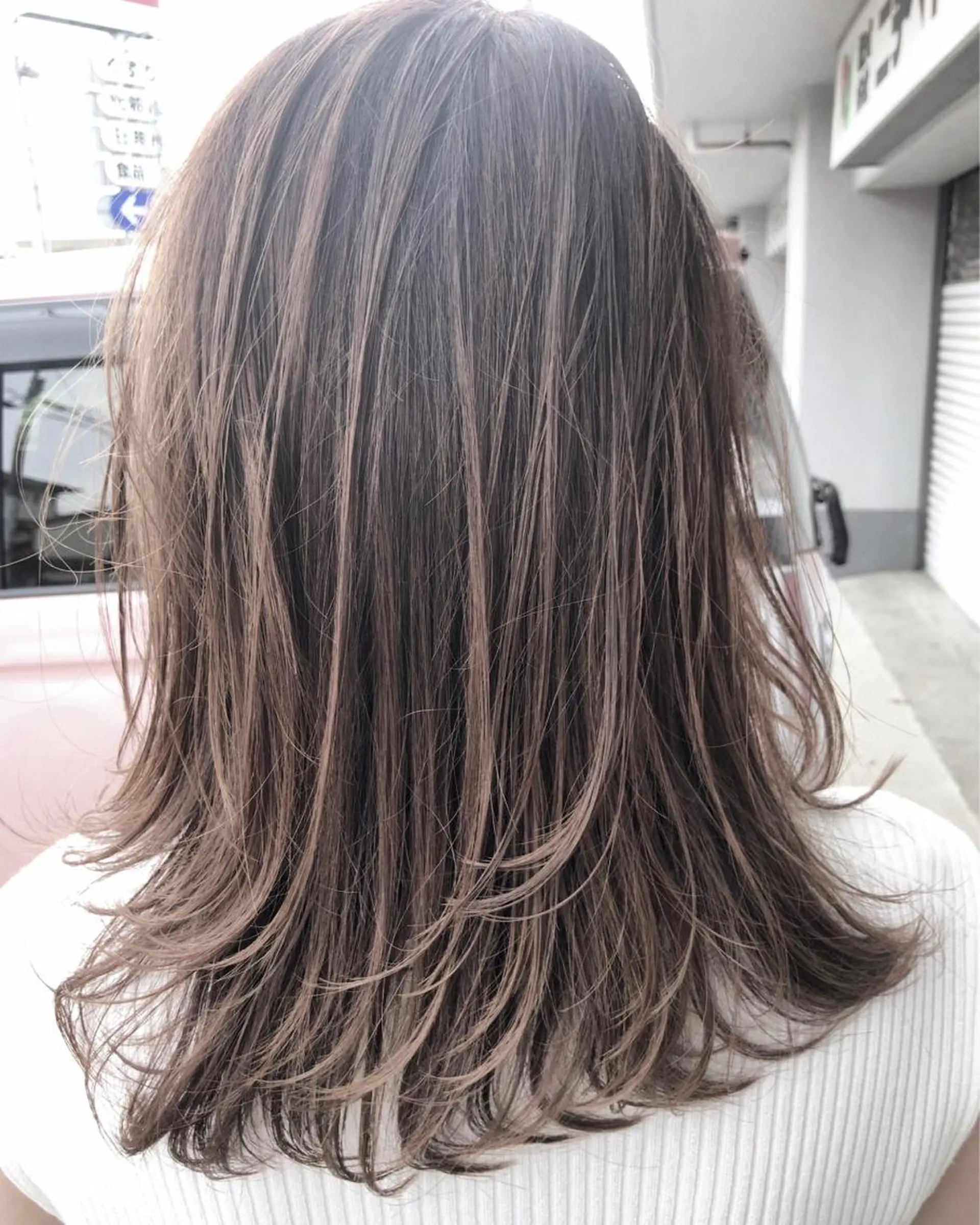 セミロング カラー ハイライトカラー ハイライト レイヤーカット匠 イソザキノリユキのヘアスタイル