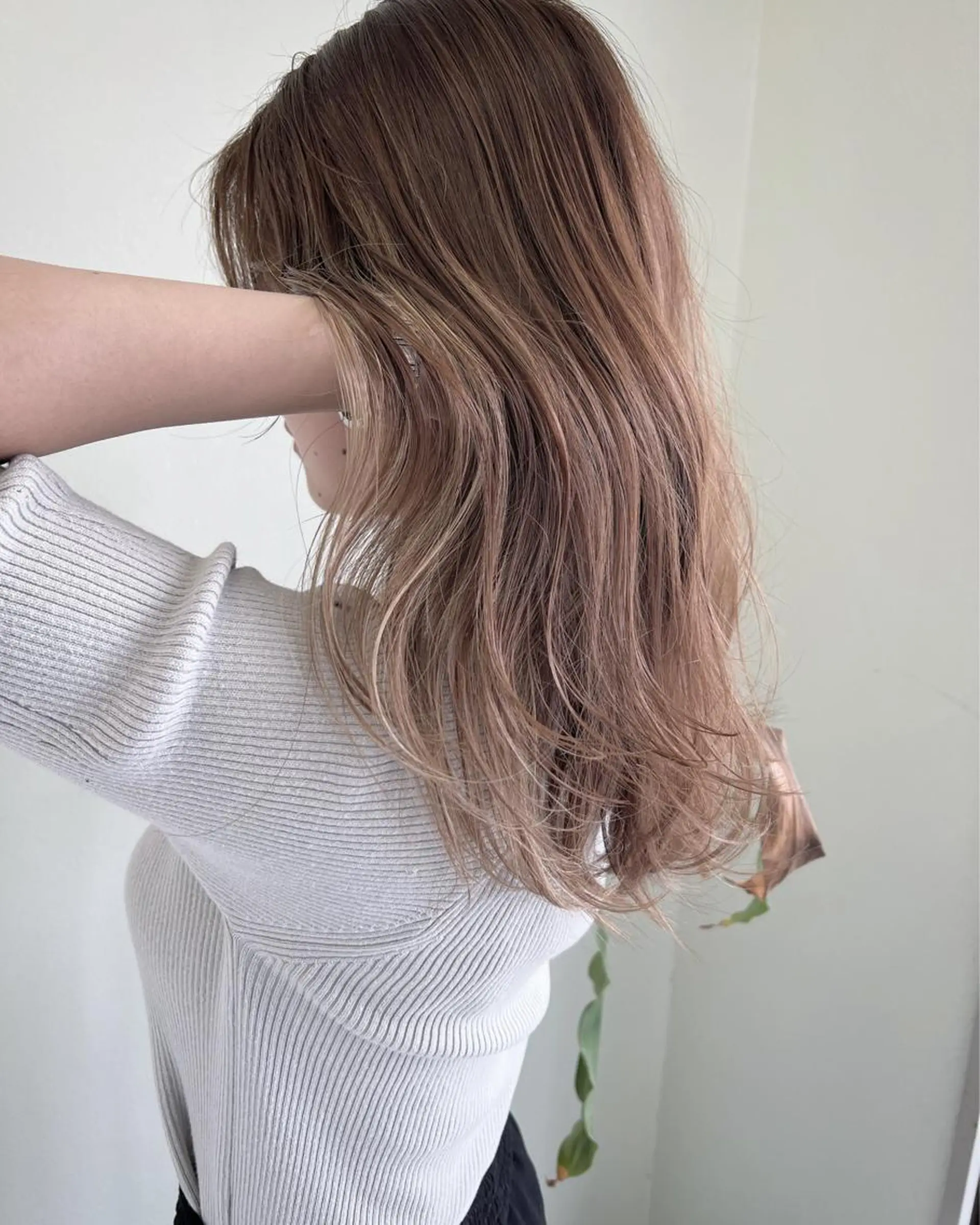 セミロング カラー バレイヤージュ レイヤーカット テトネ タカシのヘアスタイル