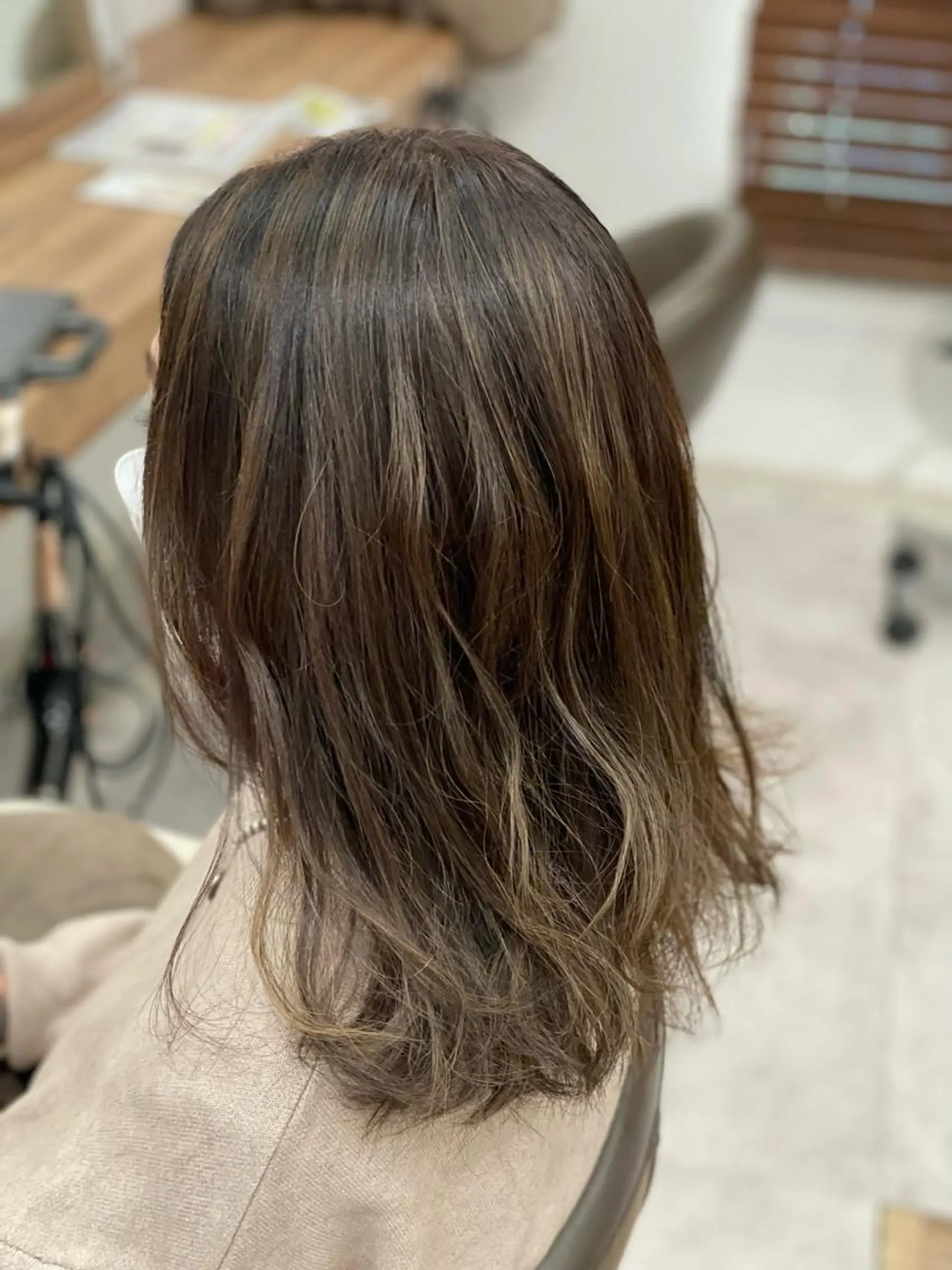 ミディアム カラー no4ナチュラル戸祭所属・山越 美裕樹のヘアスタイル