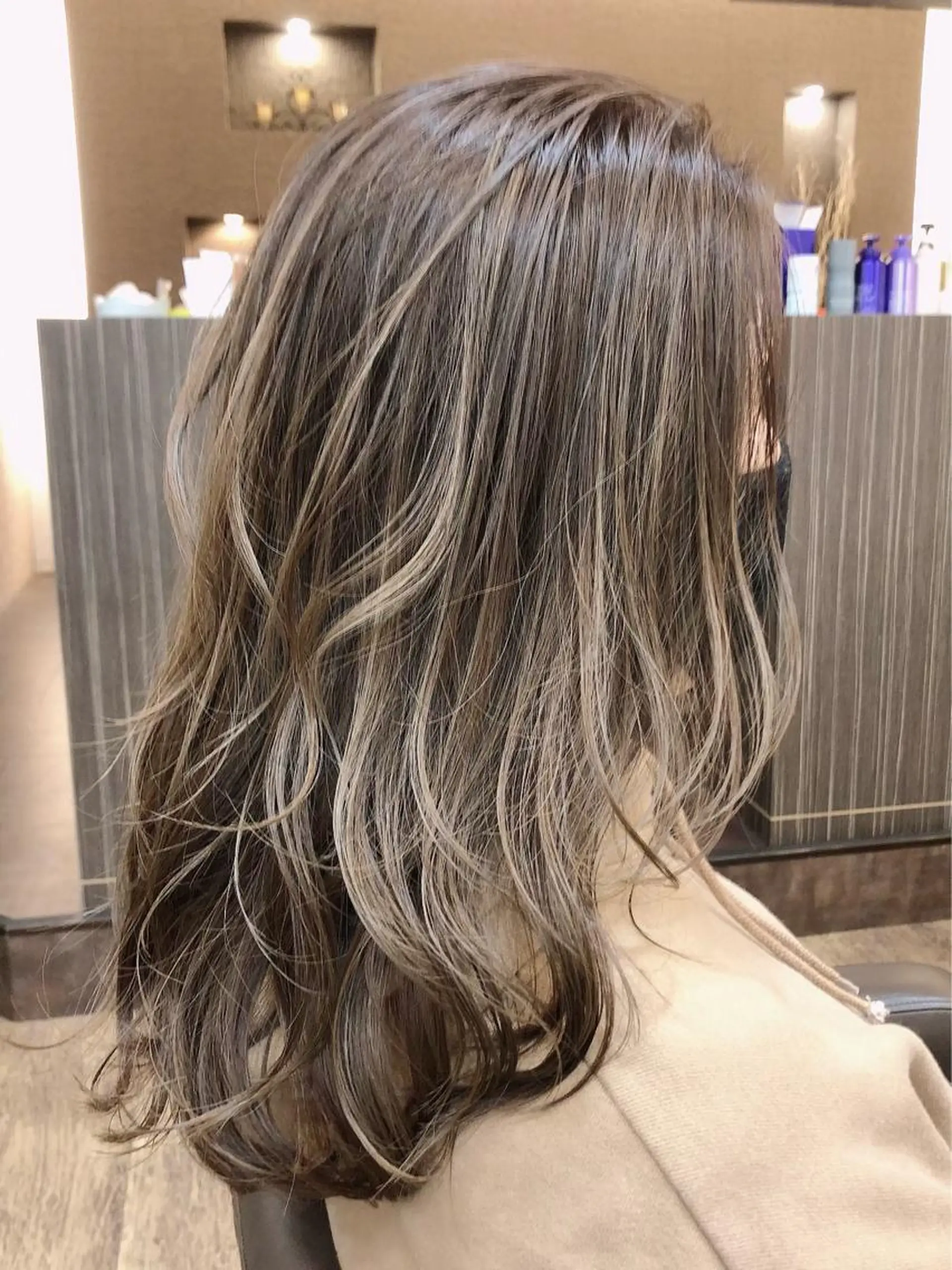 ミディアム カラー バレイヤージュ グレージュ レイヤーカット 尚平 40代からの 髪質改善専門のその他イメージ