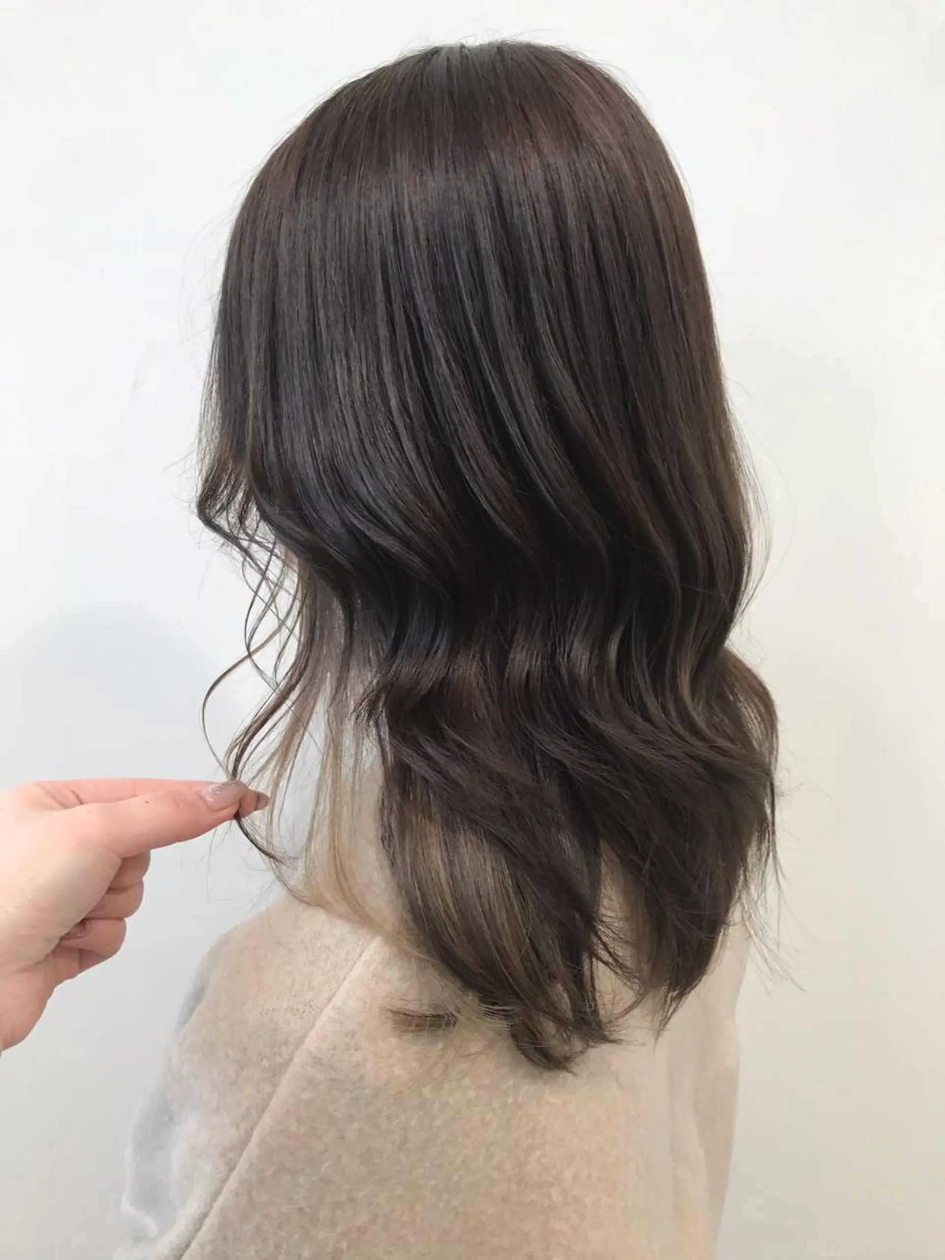 ロング カラー ベージュカラー ブリーチ インナーカラー ホワイトベージュ ロング ヘアカラー 片山 千晴のヘアスタイル