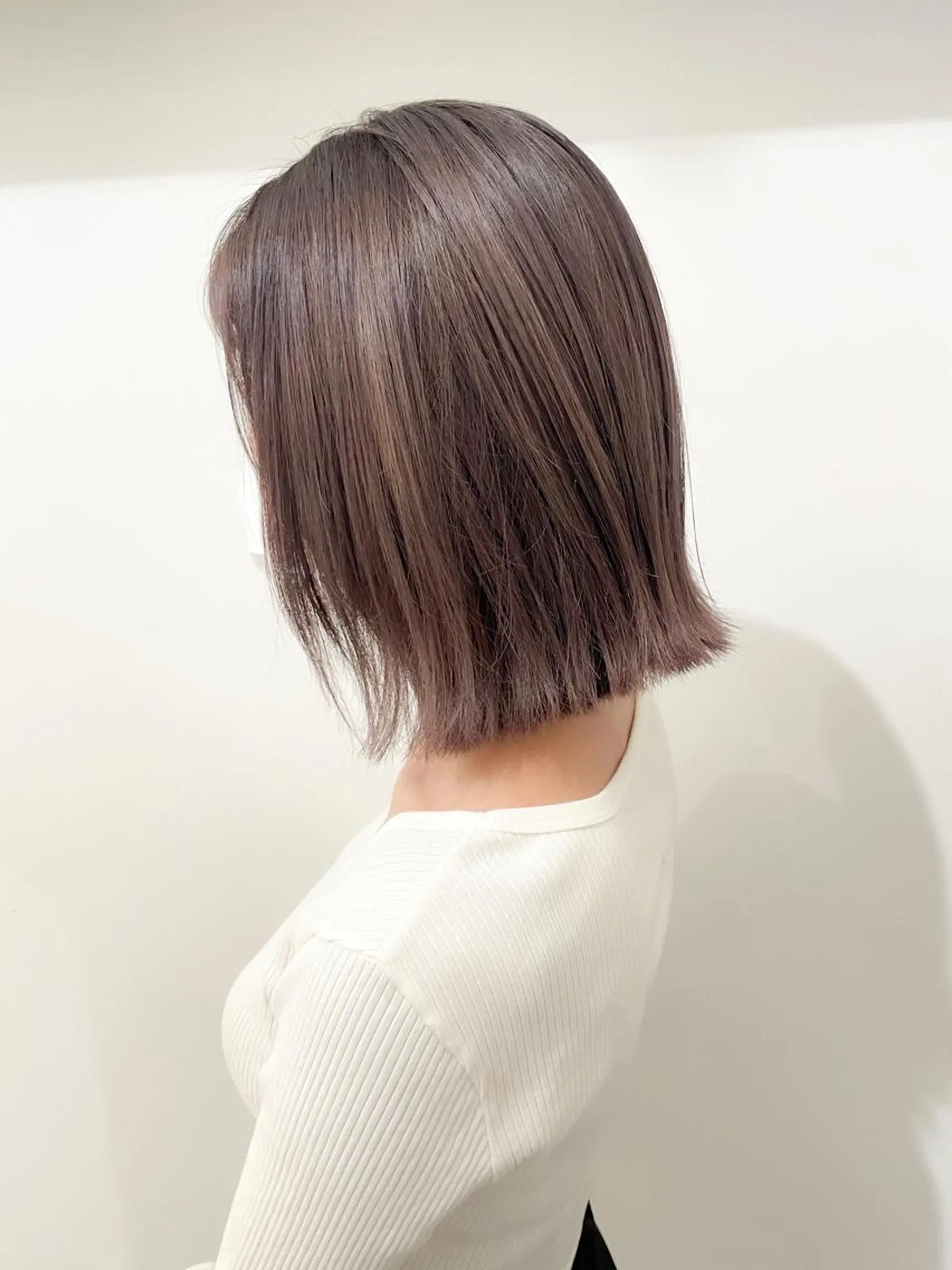 ミディアム カラー 切りっぱなしボブ ラベンダーカラー ラベンダーグレー ボブ 外ハネヘア ヘアカラー ✨カラー支持No.1 🧸ワキ カナコ🧸のヘアスタイル