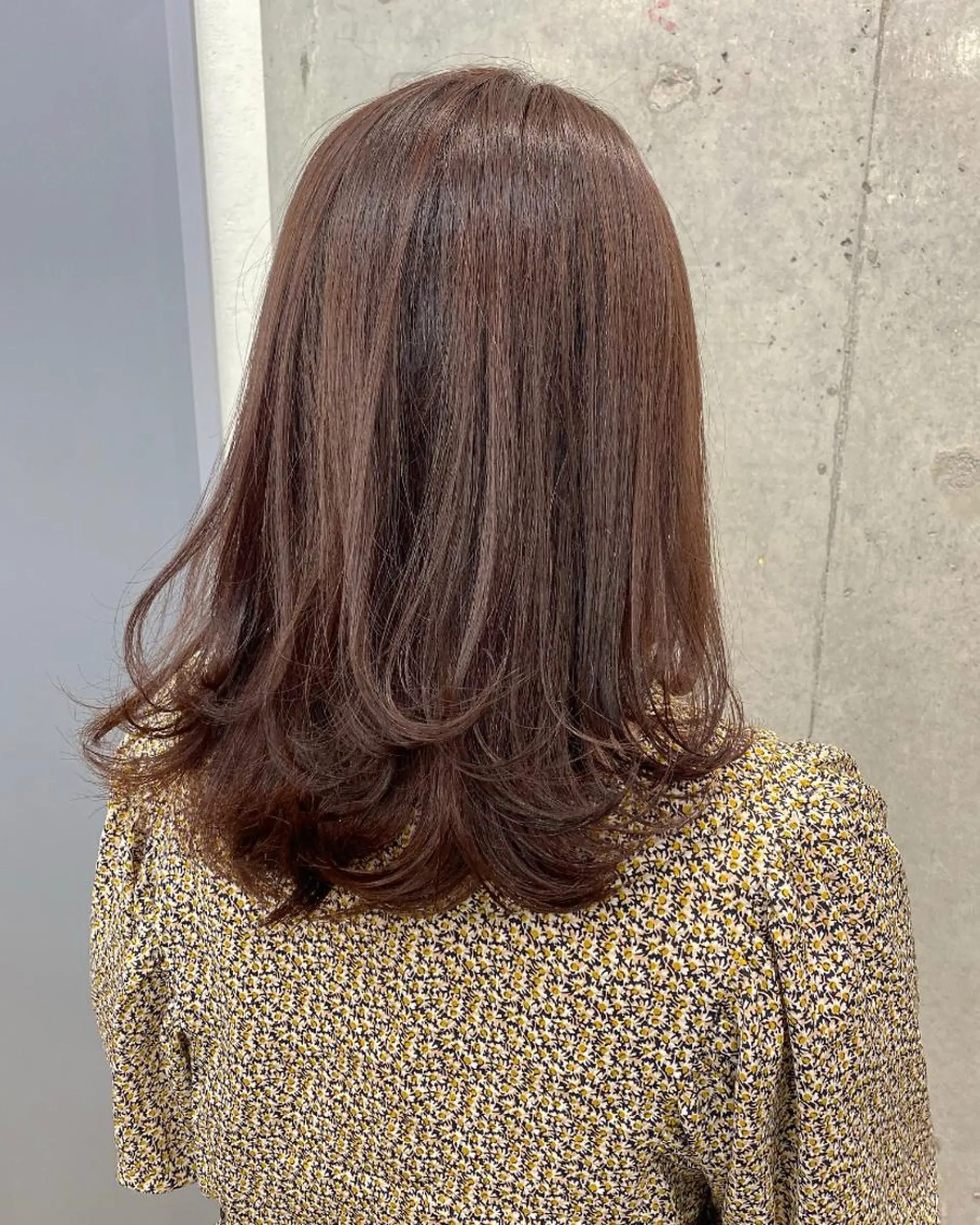 ミディアム カラー オリーブ/アッシュ やわらか透明感カラーのヘアスタイル