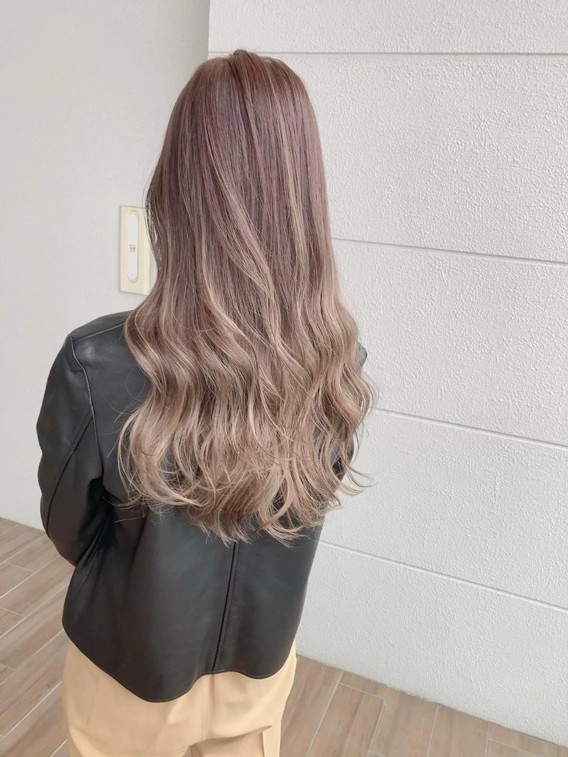 ロング ヘアカラー 平野 朋未のヘアスタイル