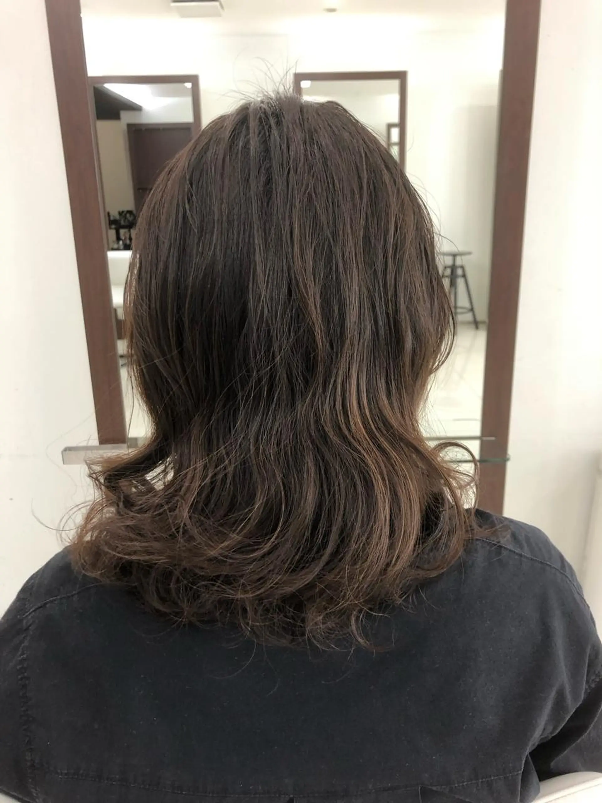 セミロング 小林 伊織のヘアスタイル