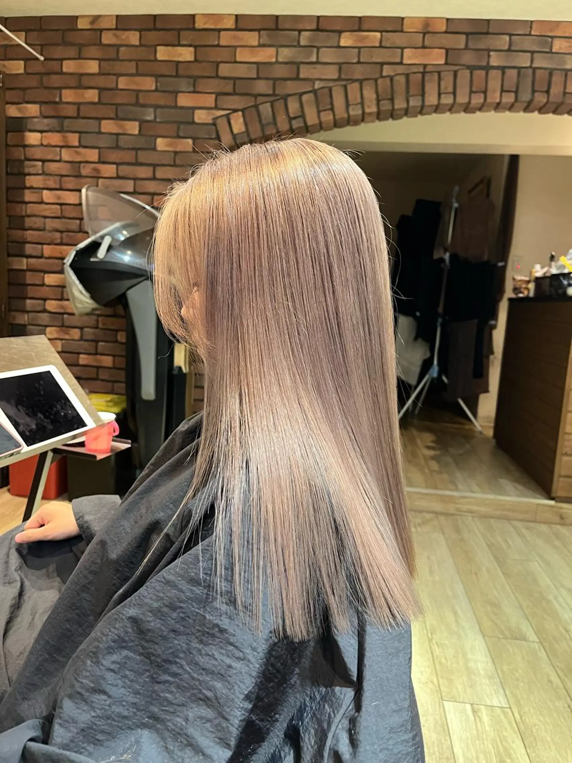 セミロング カラー バレイヤージュ ミストバング ベージュカラー ブリーチ デザインカラー ヘアカラー VOYAGE所属・中園 康のヘアスタイル